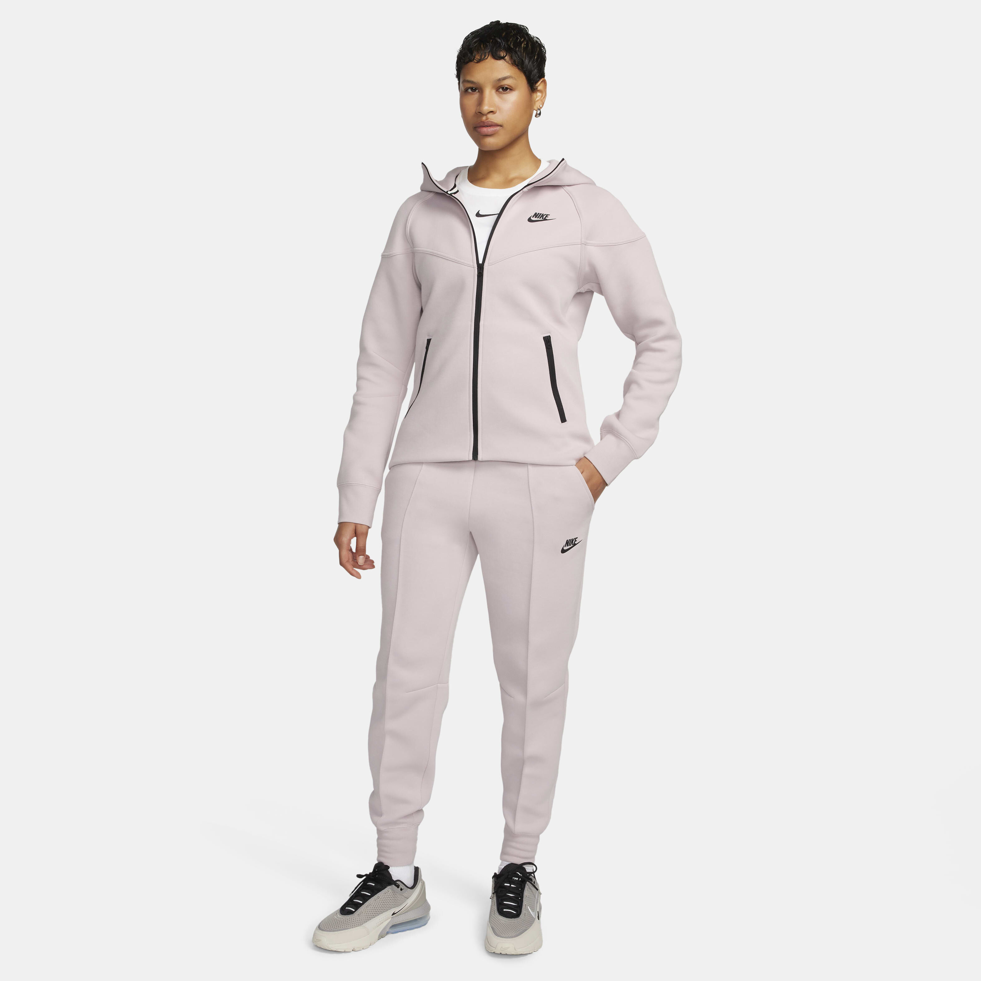 Nike tech fleece joggers platinum 2025