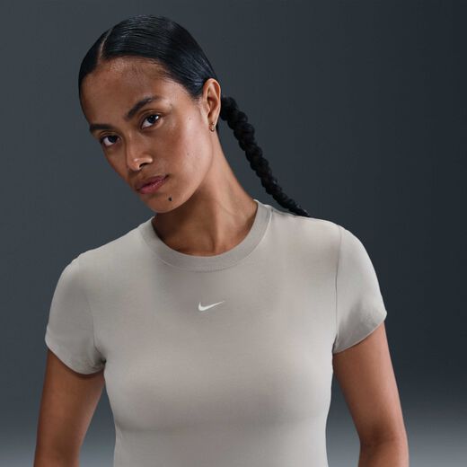 نايكي سبورتسوير تشيل نت