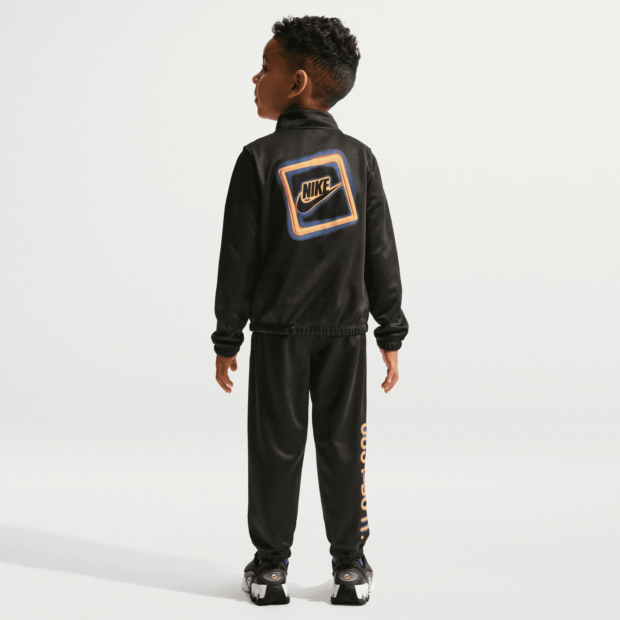 Buy Nike Toddler Glow With Me Dri-FIT Propus 2-Piece Set - Black @ Nike UAE