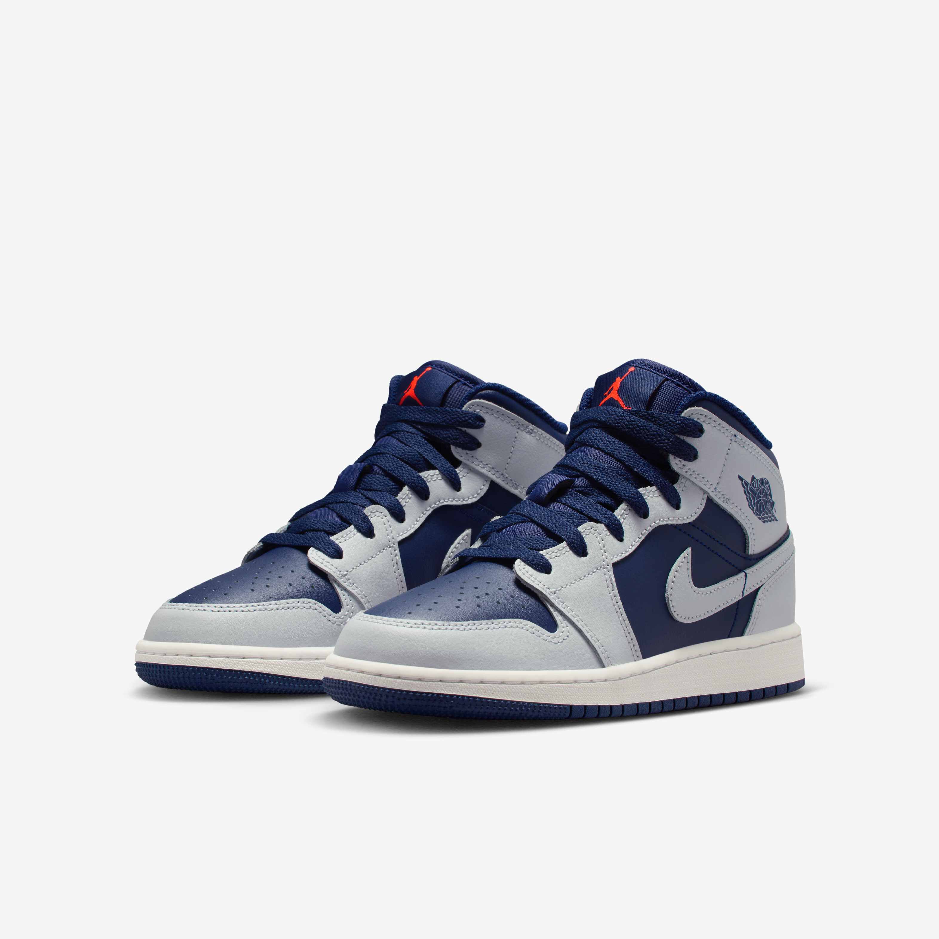 Air Jordan 1 Mid image number 4