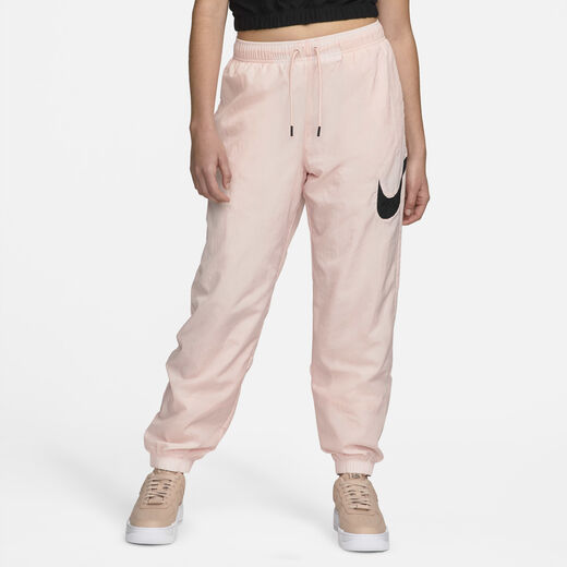 نايكي سبورتسوير ايسنشال