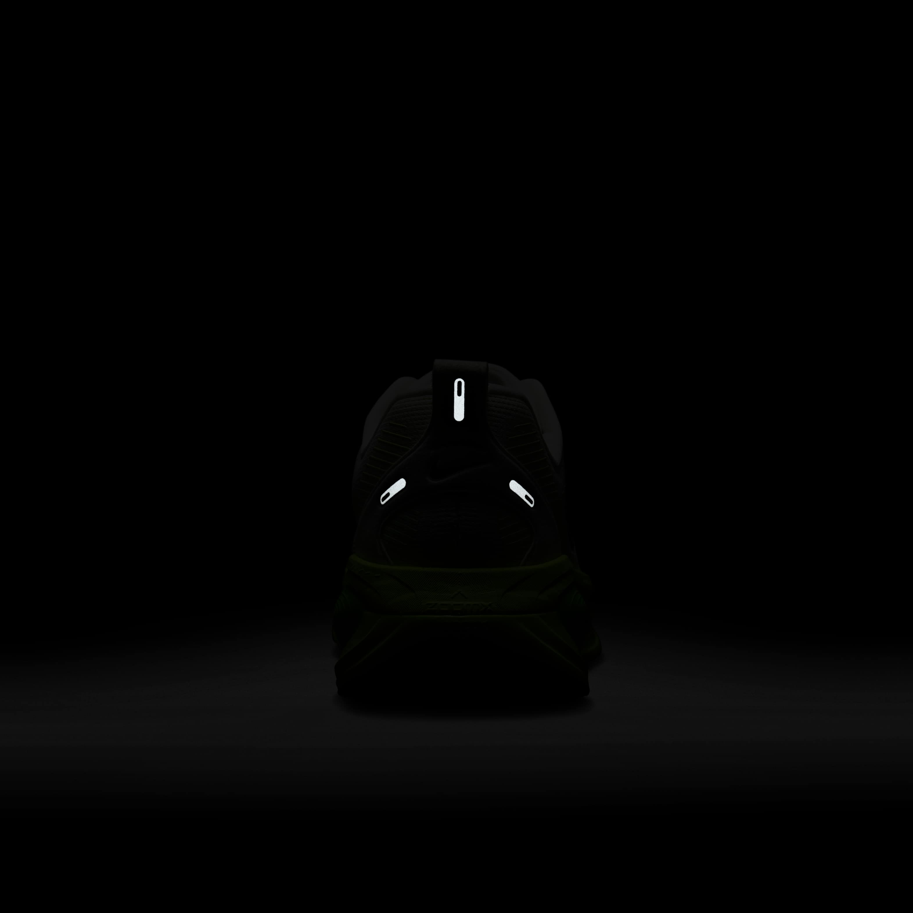 Nike Vomero 18 image number 8