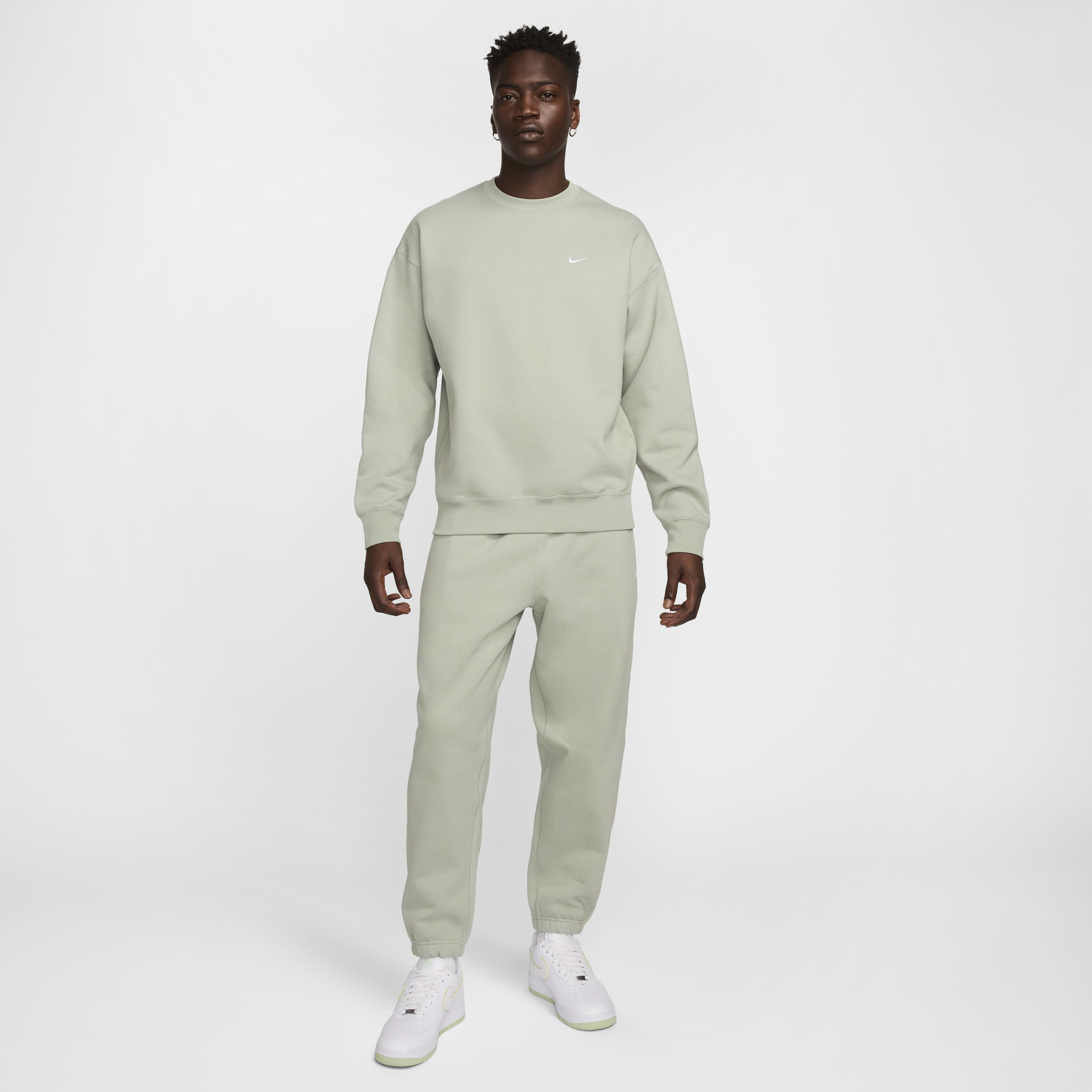 Nike Solo Swoosh image number 4