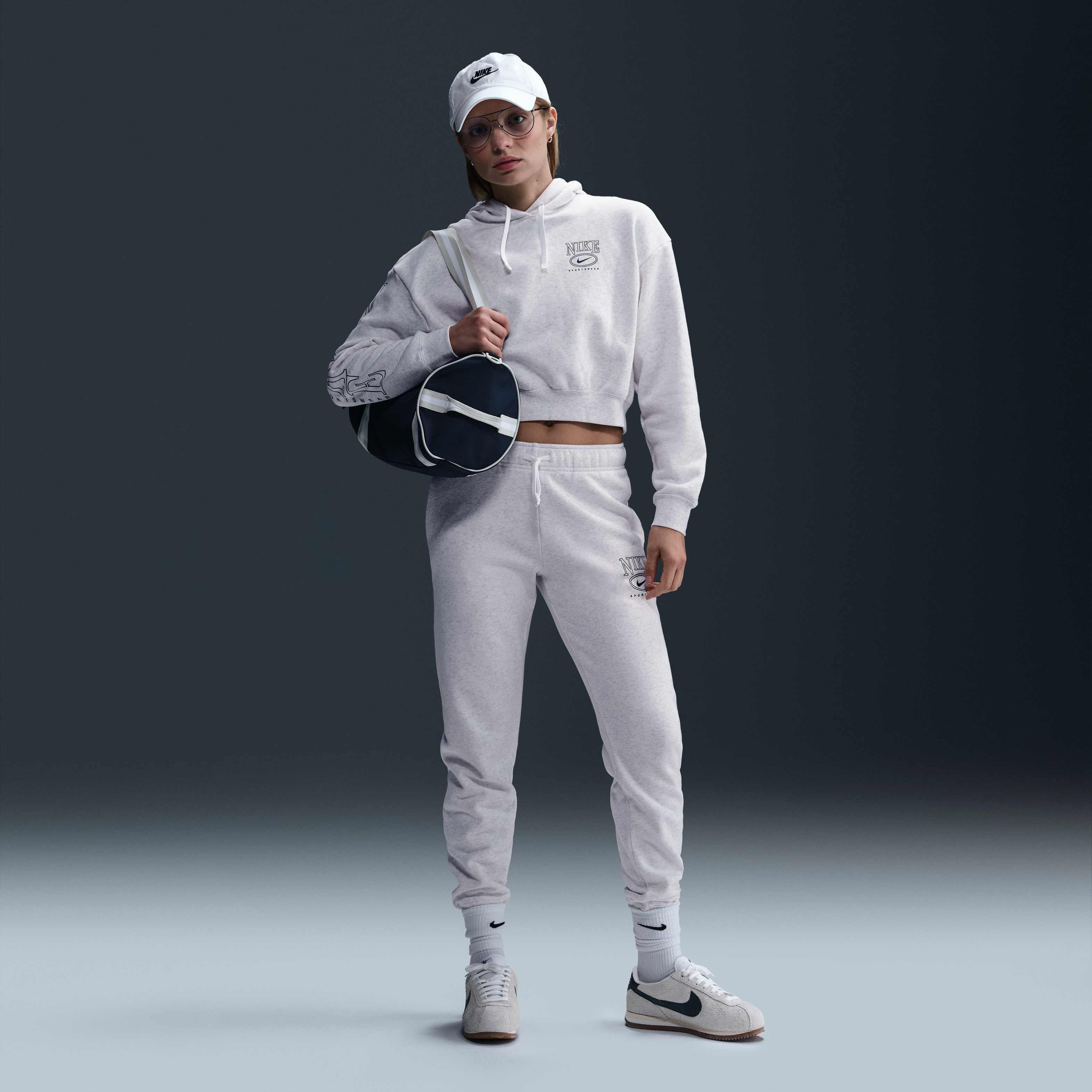 نايكي سبورتسوير كلوب فليس image number 3