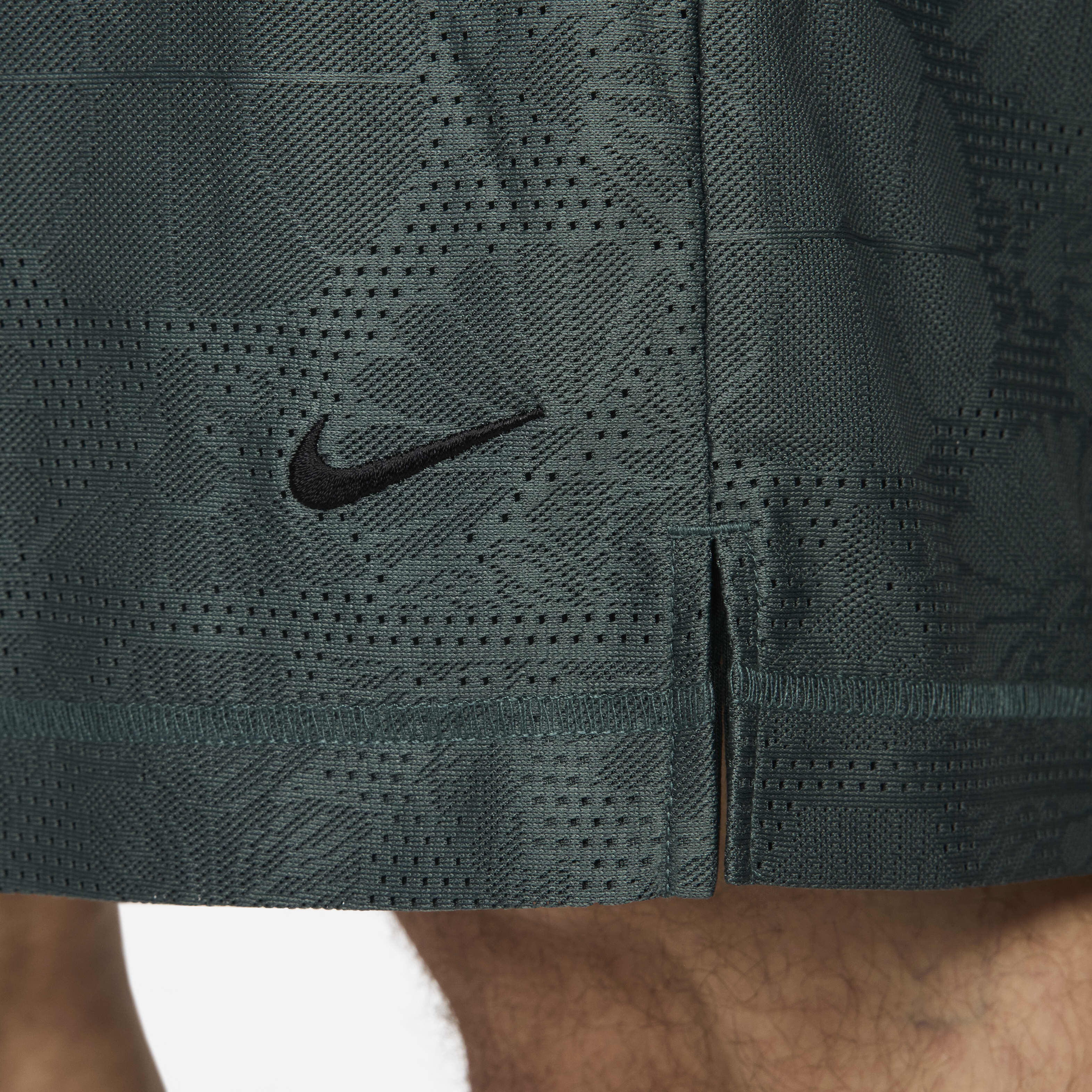 Nike Standard Issue image number 4