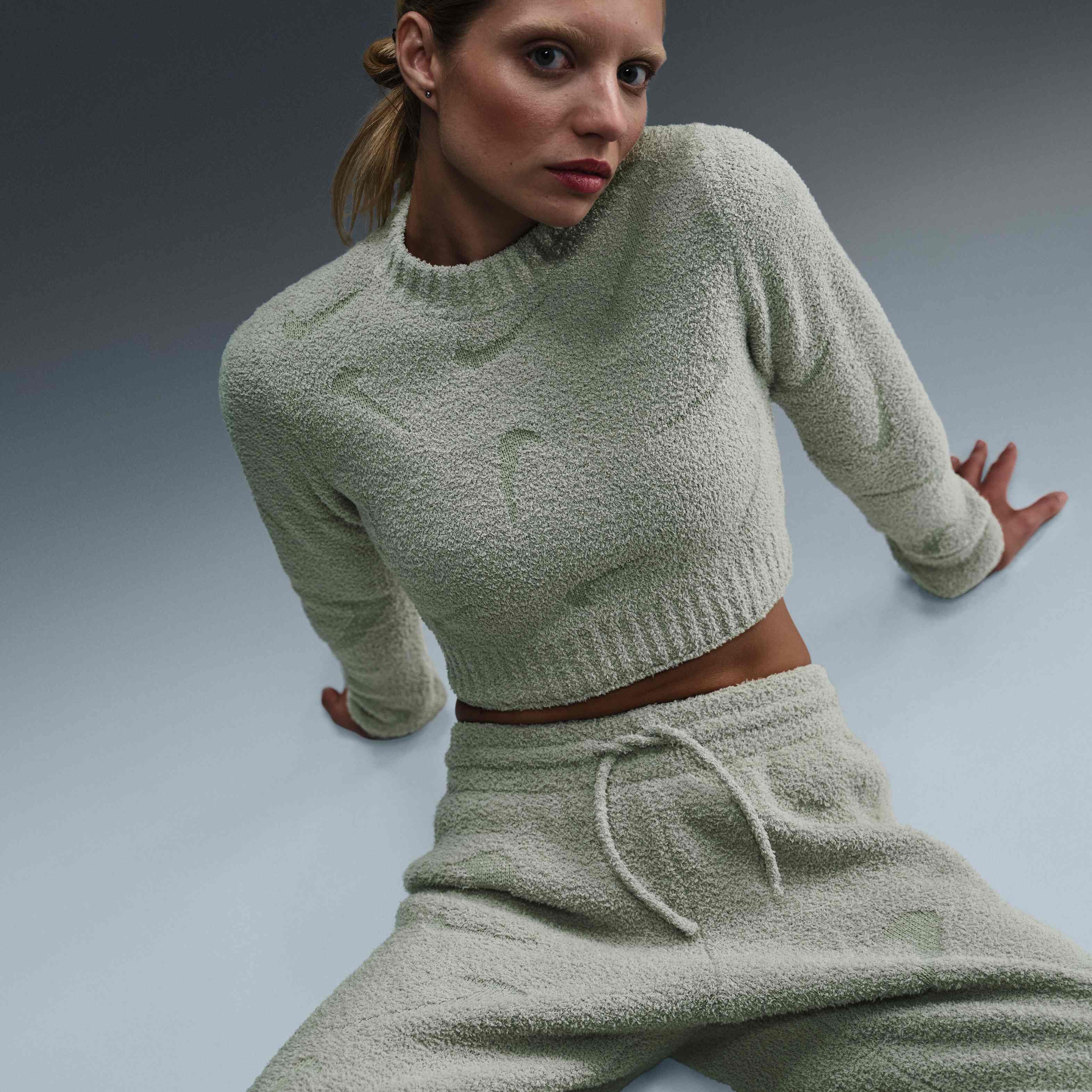 نايكي سبورتسوير فينكس بوكل image number 1