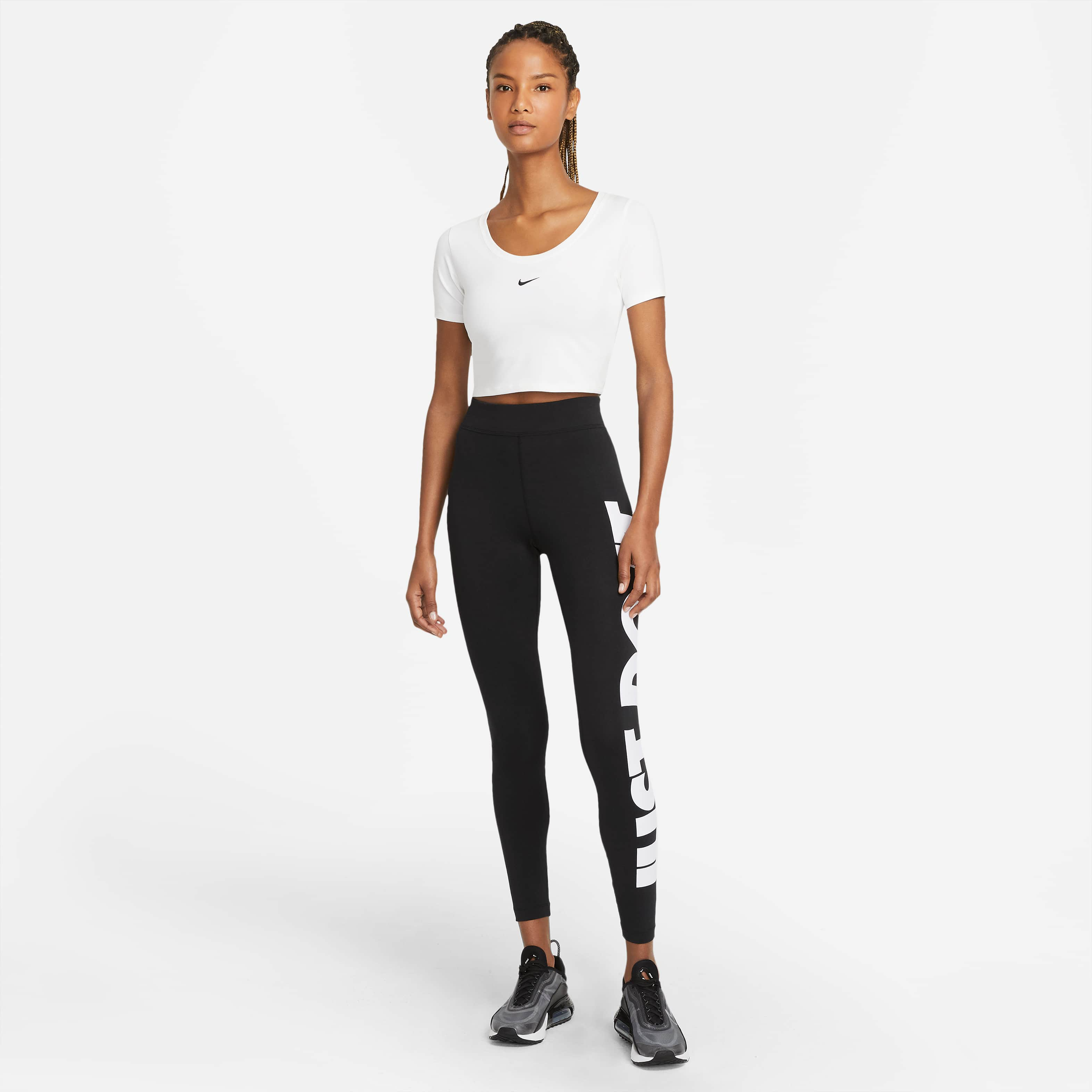 Nike Sportswear Essential image number 4