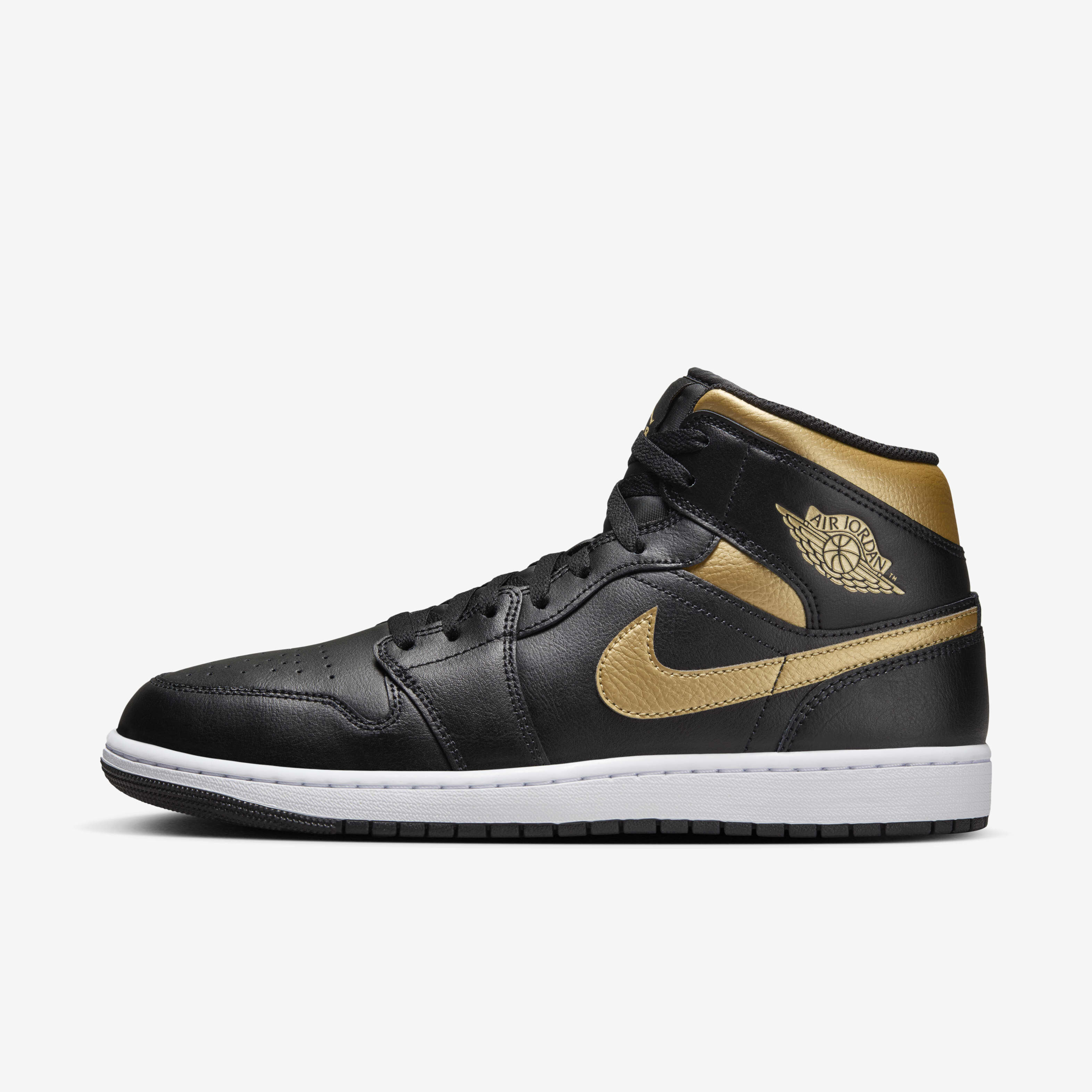Buy Air Jordan 1 Mid Men s Shoes Nike UAE Official