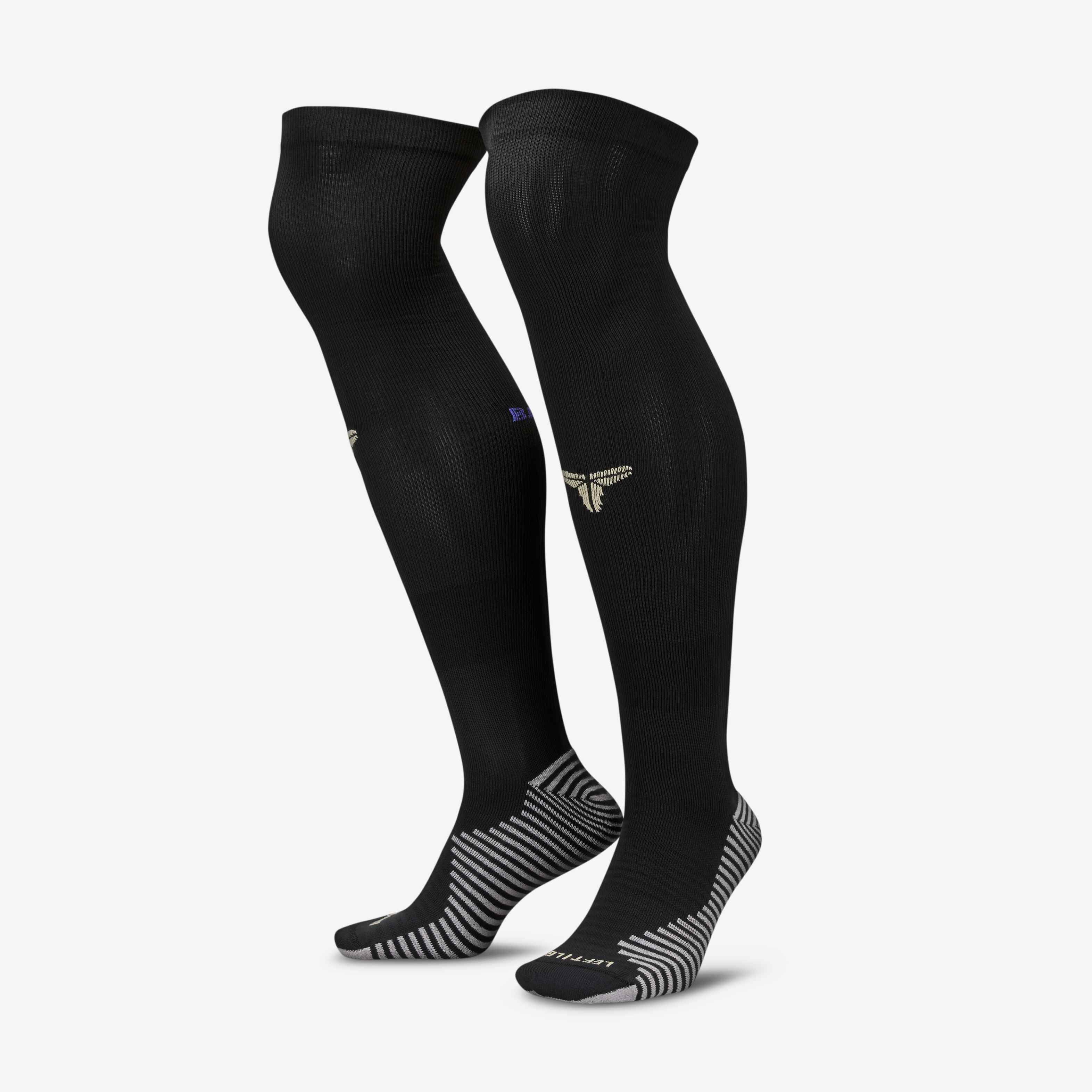 برشلونة سترايك الاحتياطي image number 0