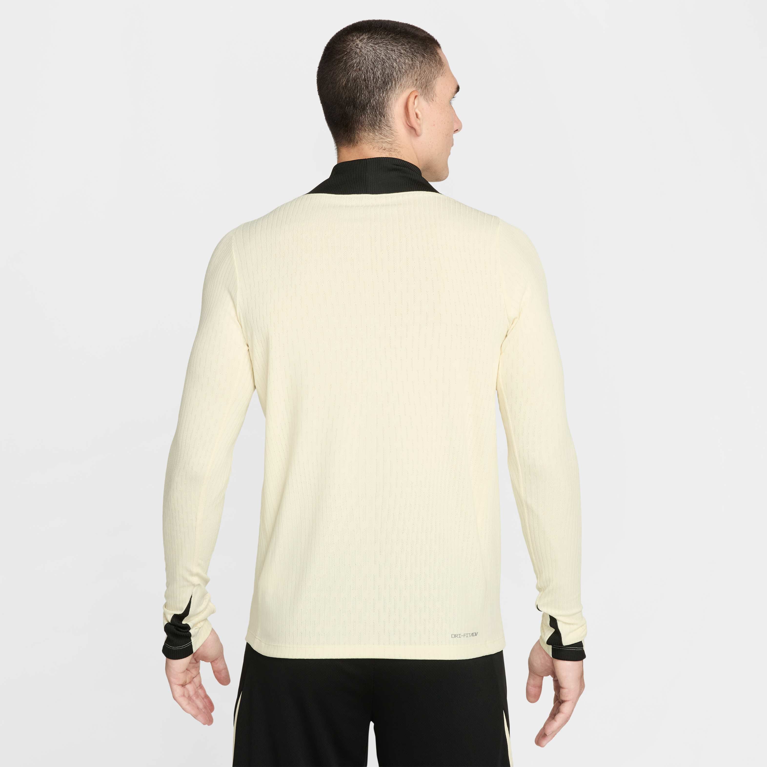 Liverpool F.C. Strike Elite Special Edition image number 1