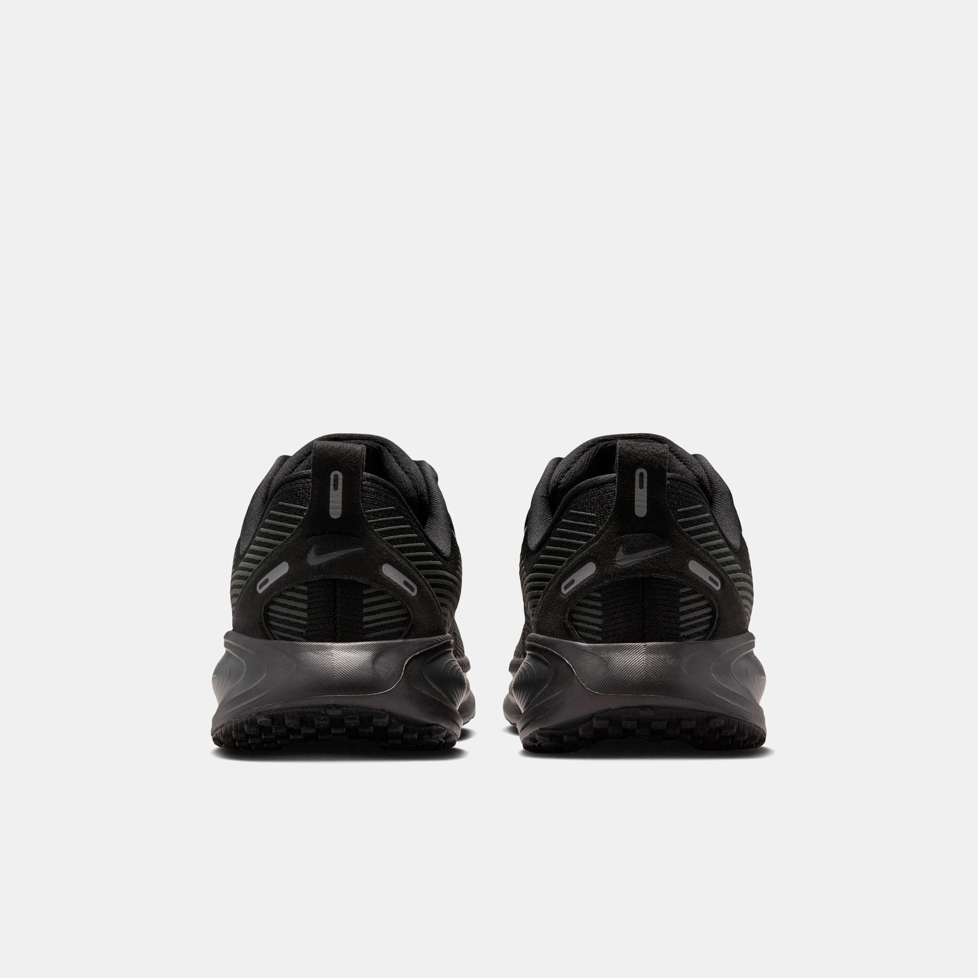 Nike Vomero 18 image number 1