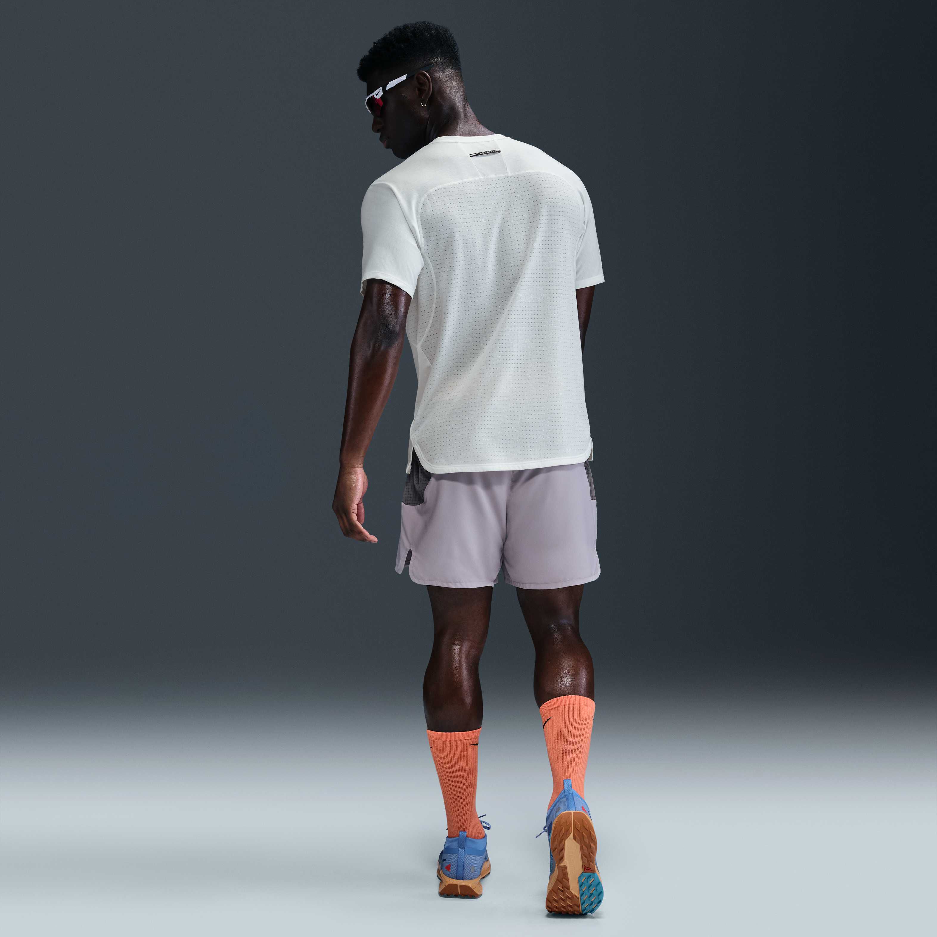 نايكي سولار تشيس image number 4