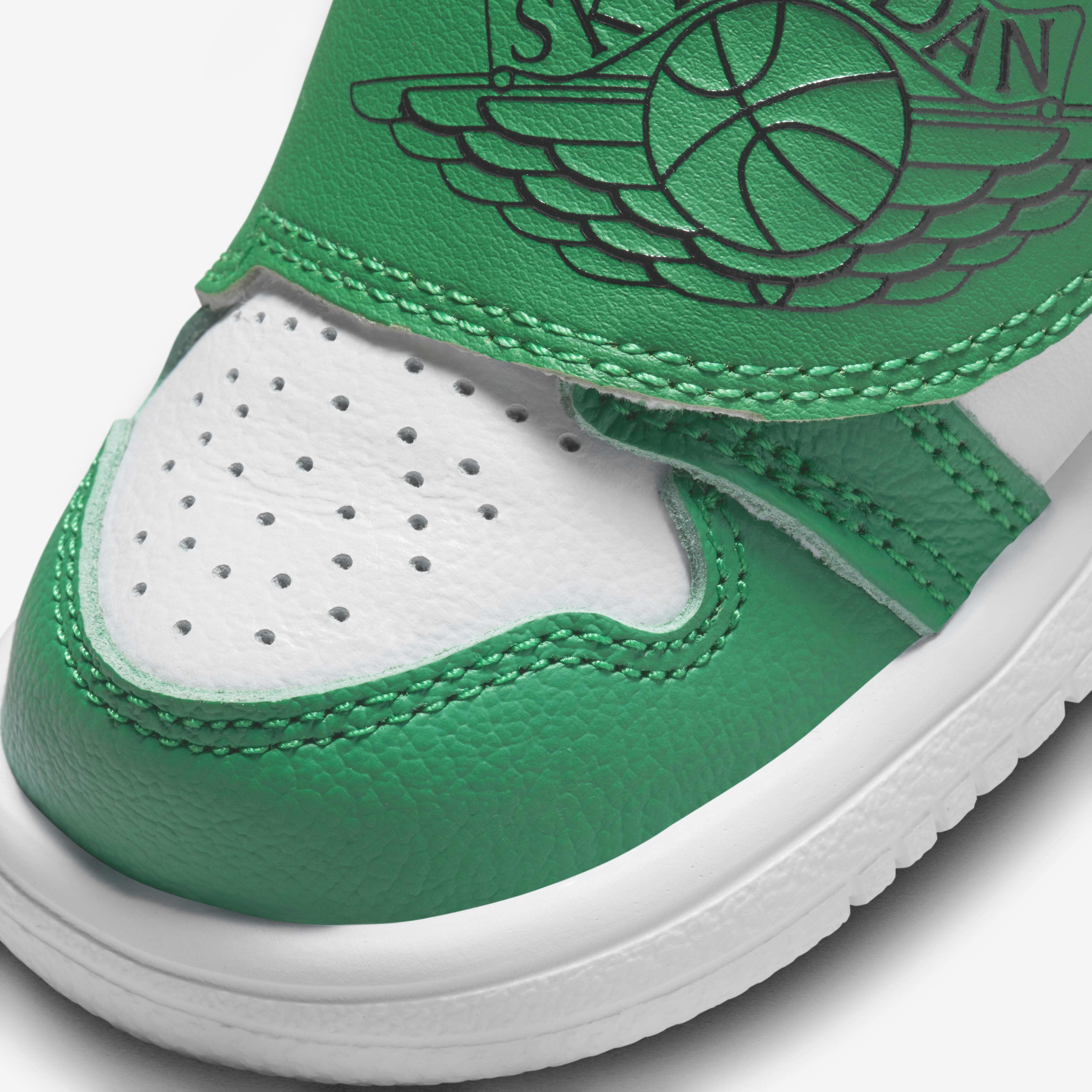 Sky Jordan 1 image number 6