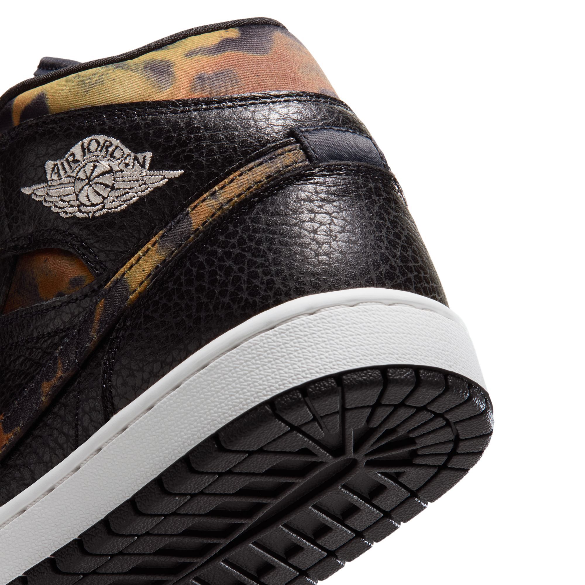 Air Jordan 1 Mid SE image number 10