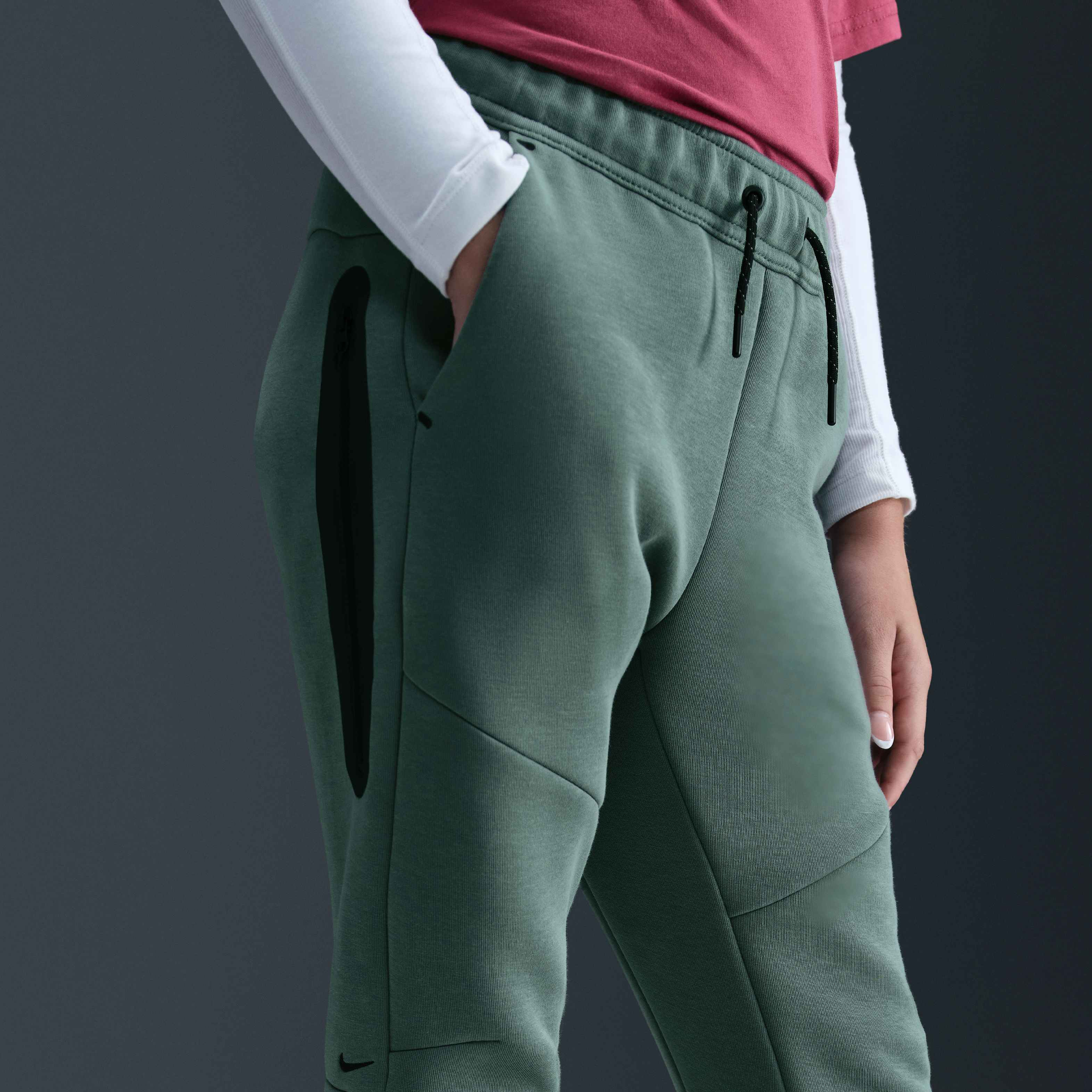 Nike Sportswear Tech Fleece image number 2