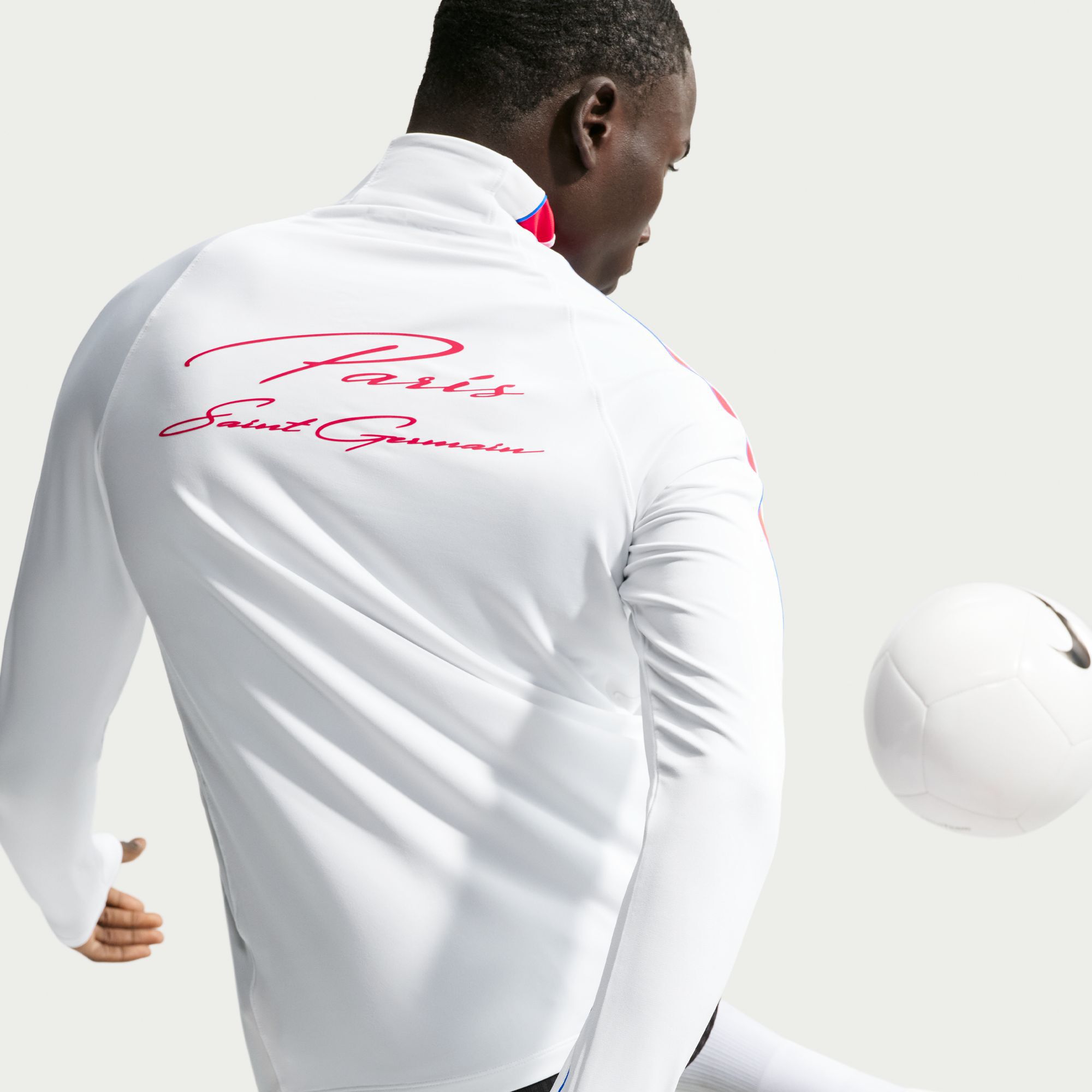 Paris Saint-Germain Strike image number 4
