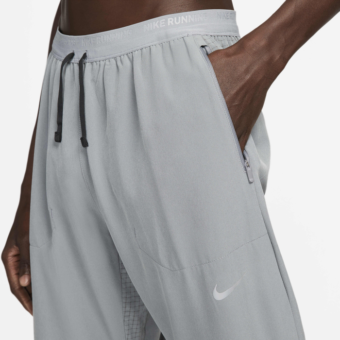 Nike Phenom image number 2 Nike Phenom image number 2
