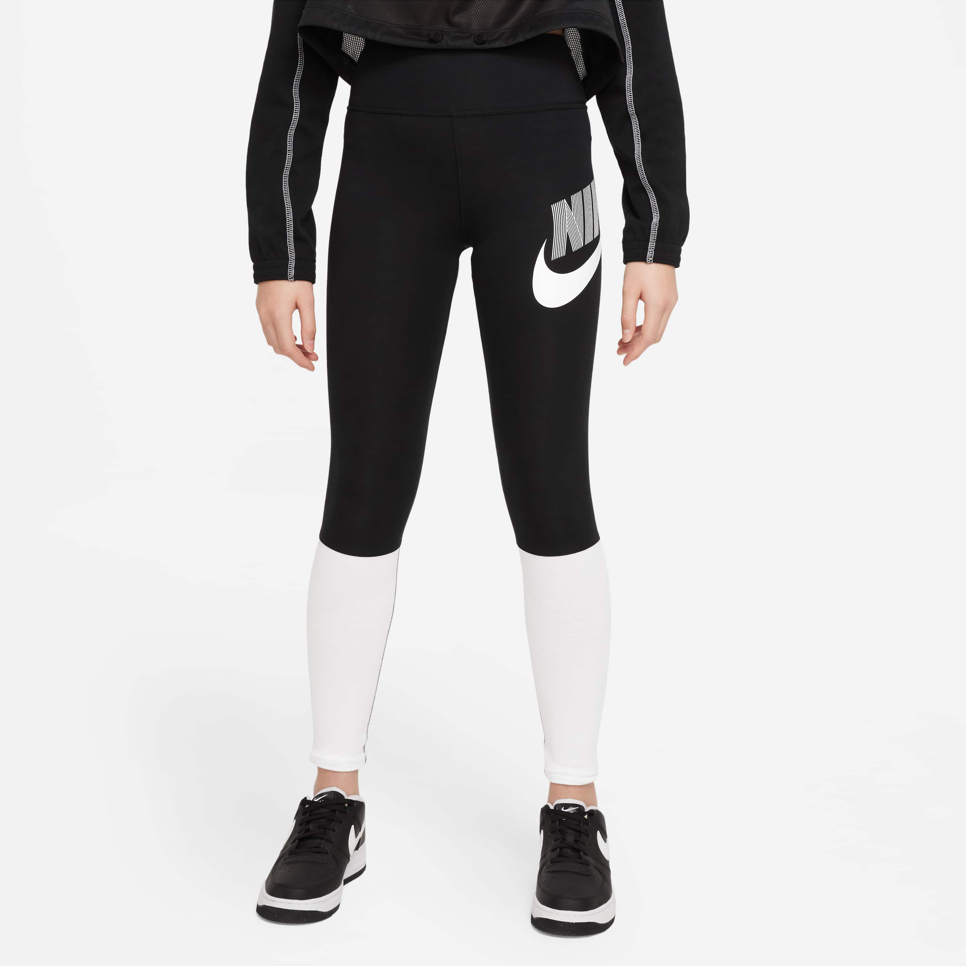 Nike Sportswear Favourites image number 0