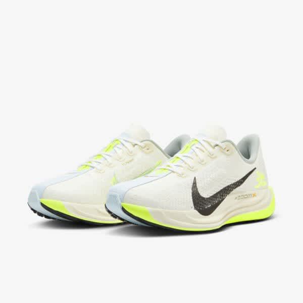 Nike Pegasus Plus image number 4