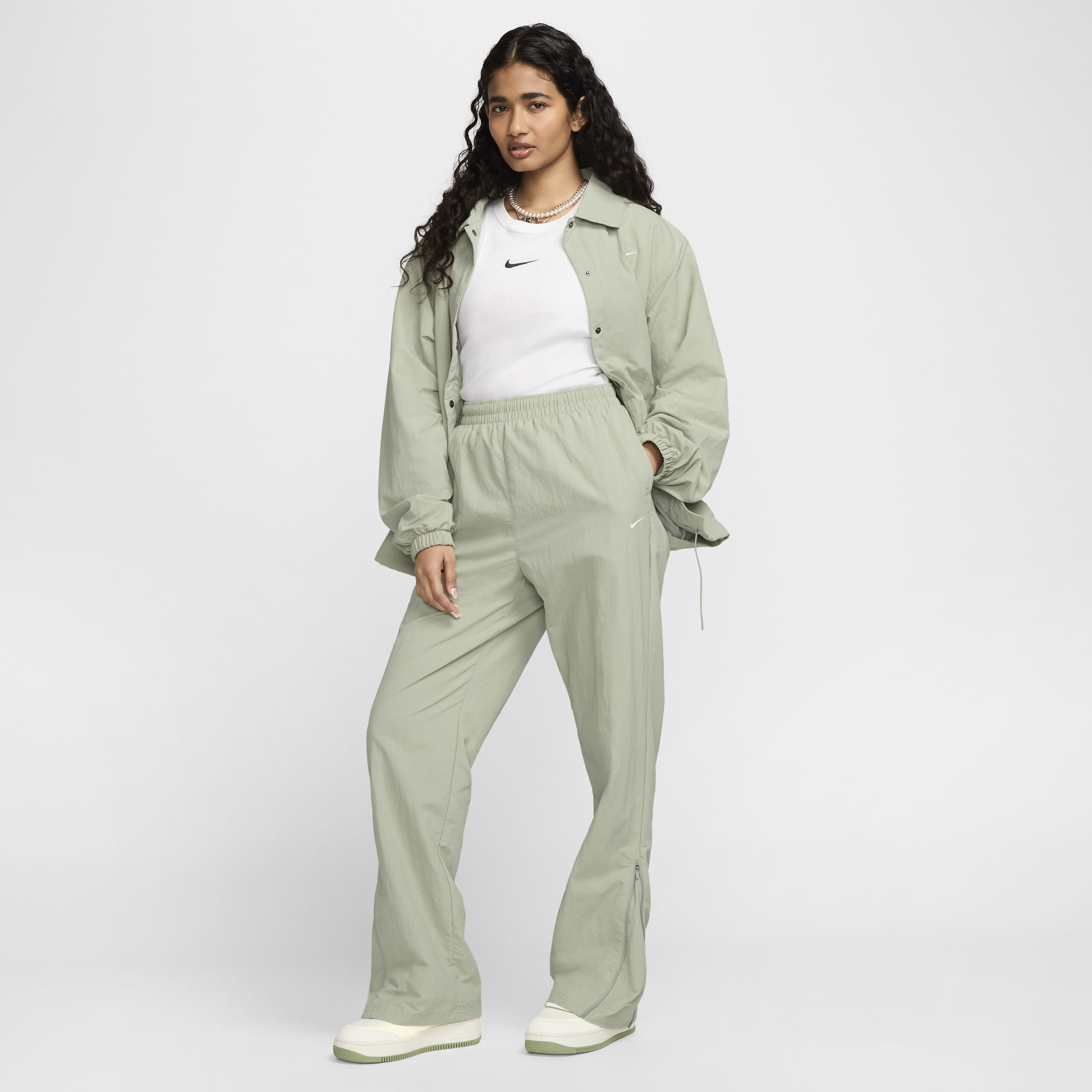 Nike Sportswear Essential image number 5