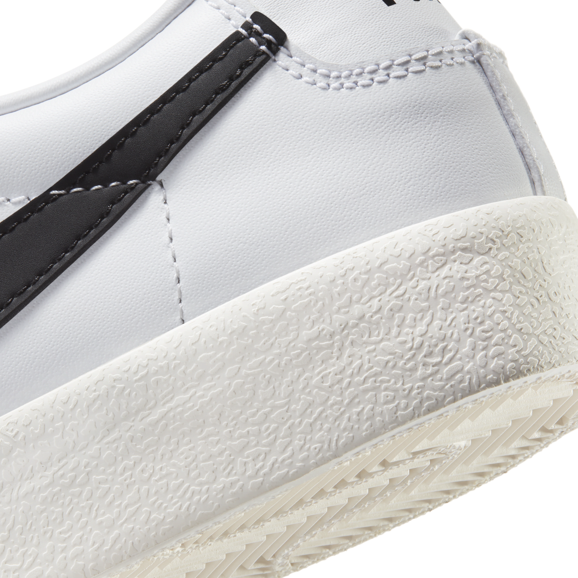 Shop Blazer Low 77 Vintage Men s Shoes Nike UAE