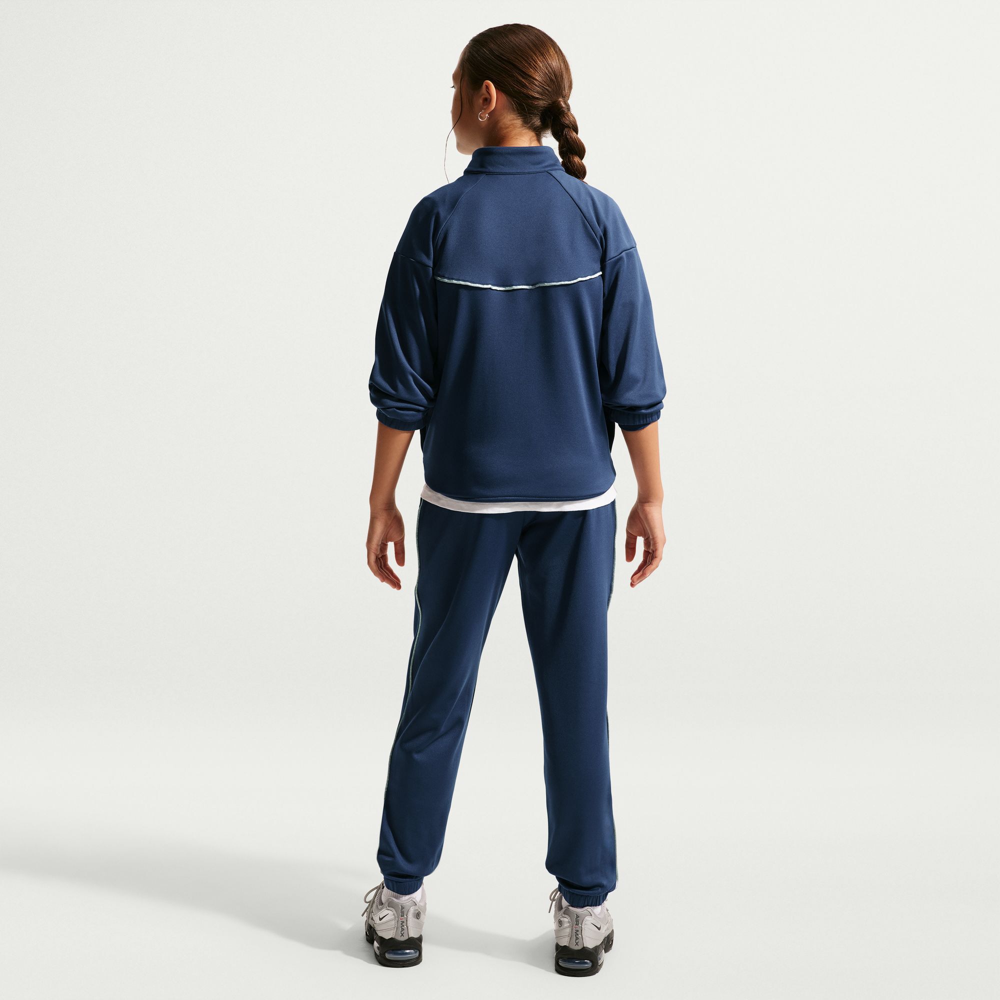 Nike image number 3