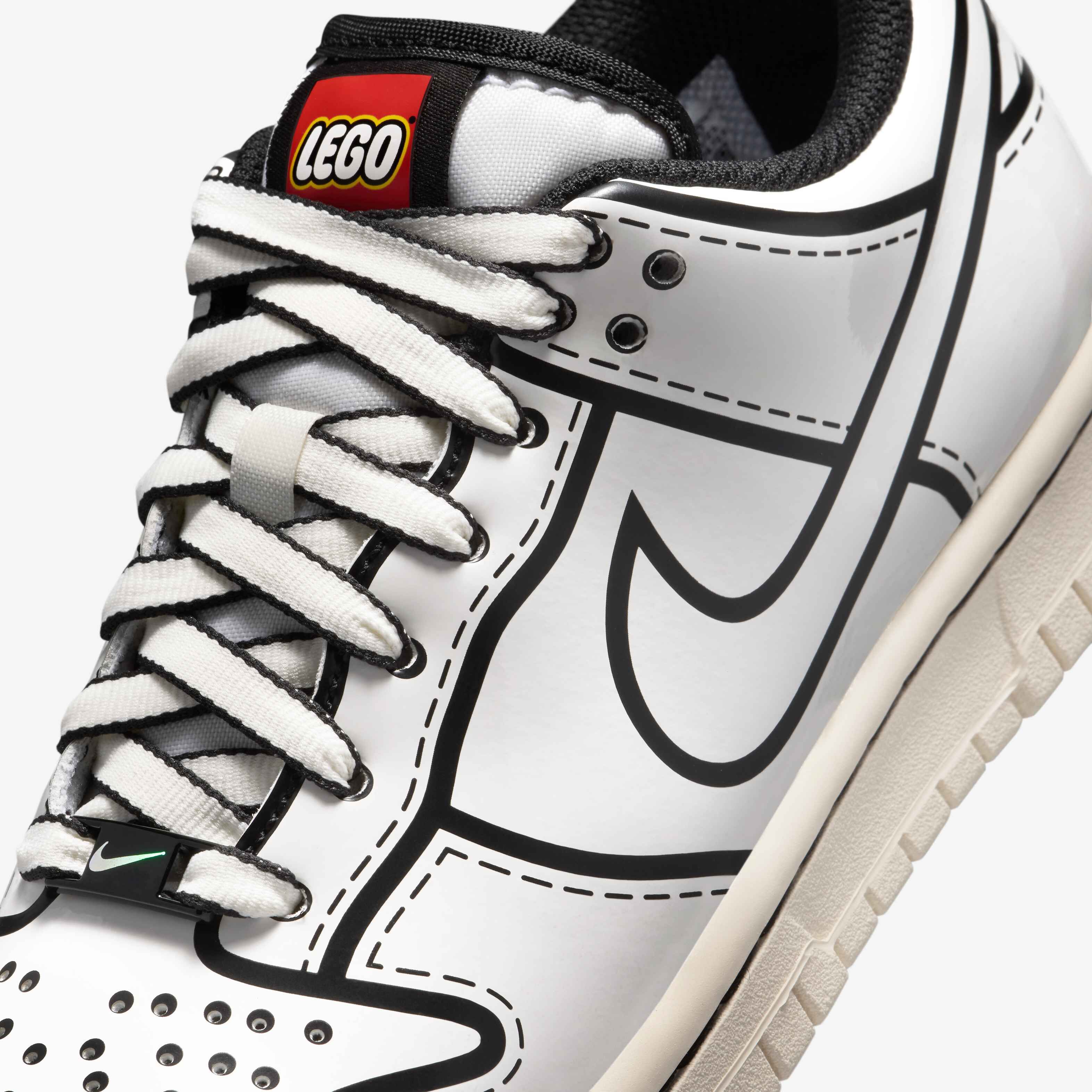 Nike Dunk Low x LEGO&reg; Collection image number 6