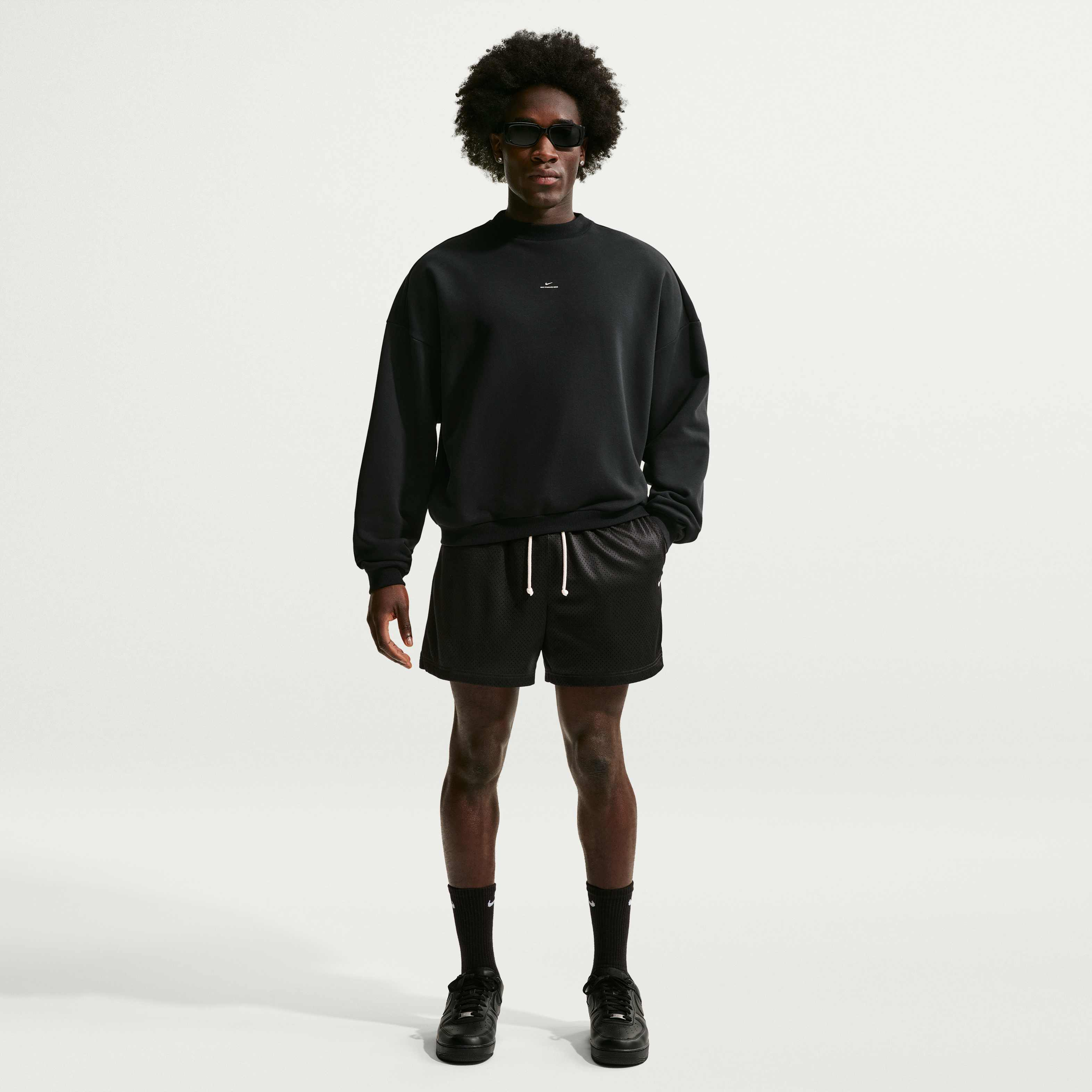 Nike Standard Issue image number 0