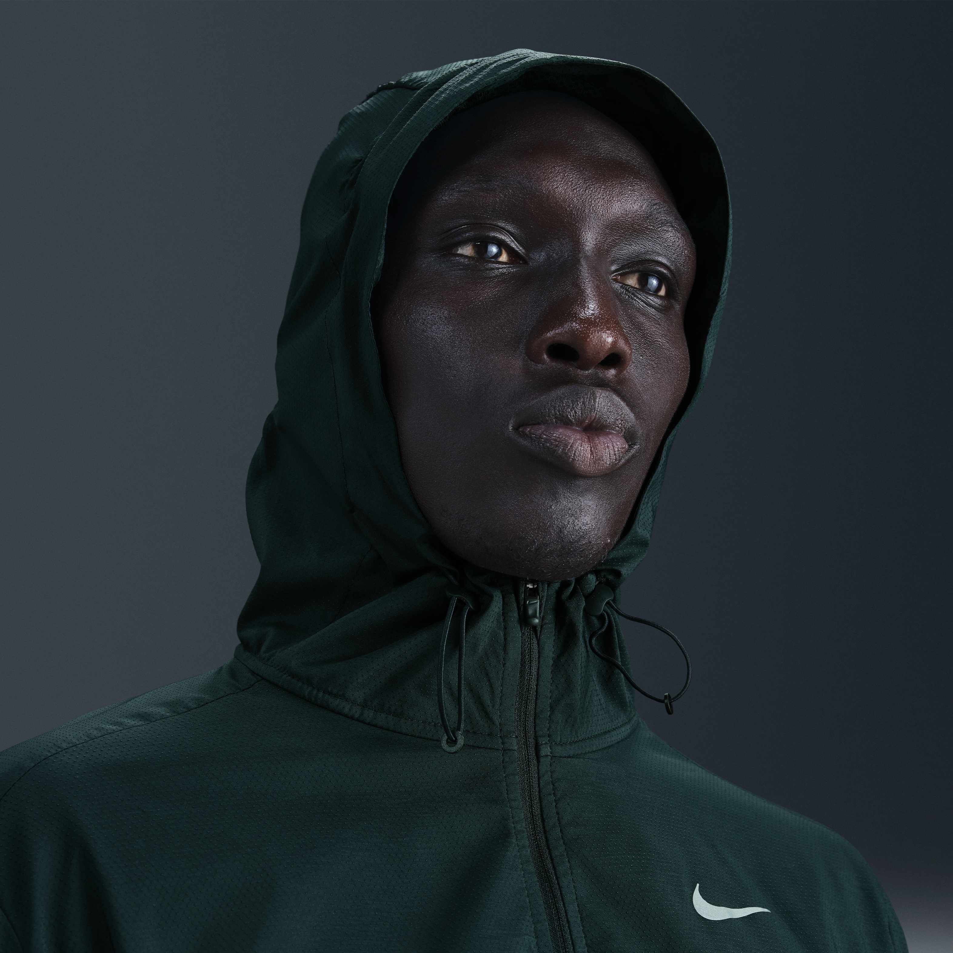 نايكي ايمبوسبلي لايت ويندرانر image number 5