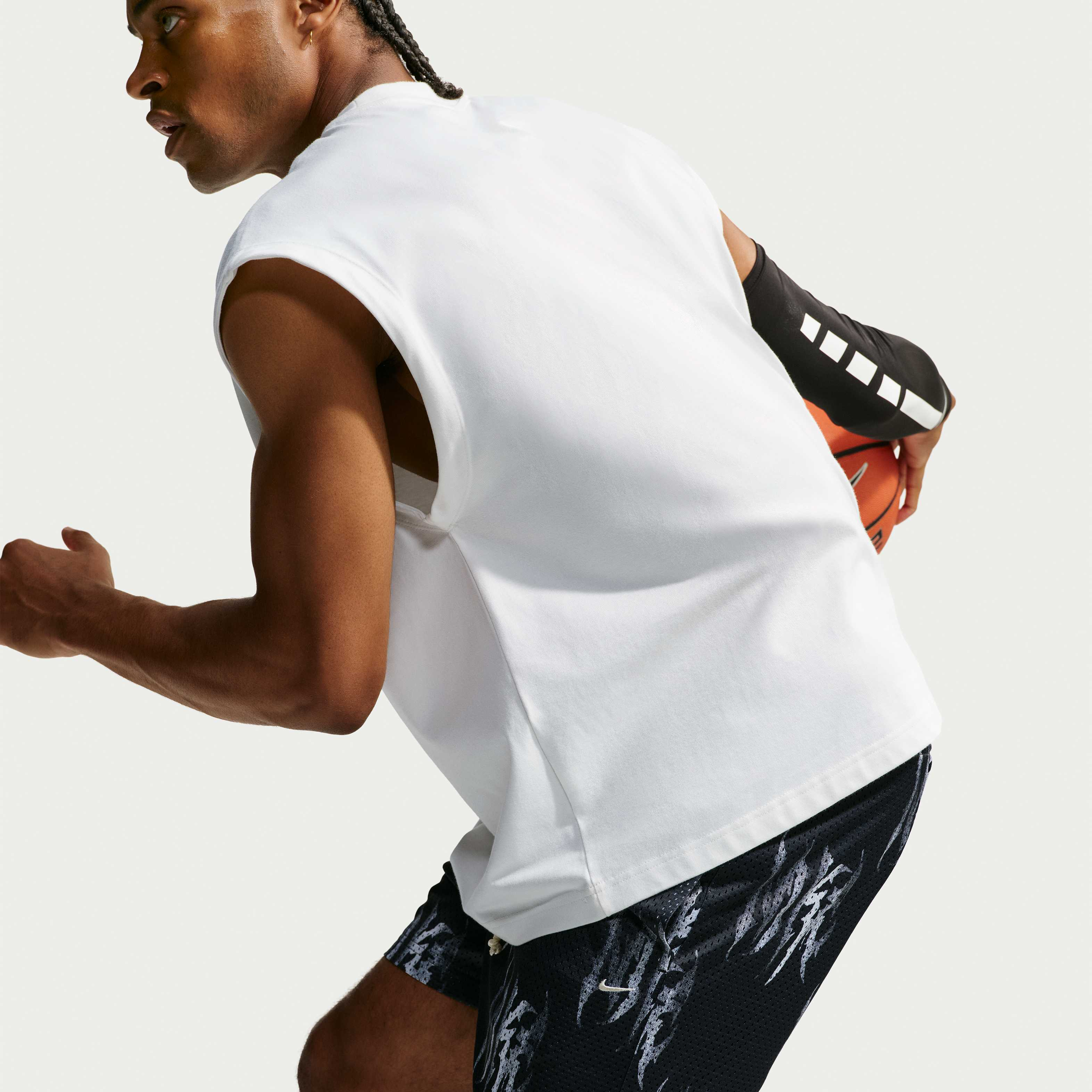 Nike Standard Issue image number 3