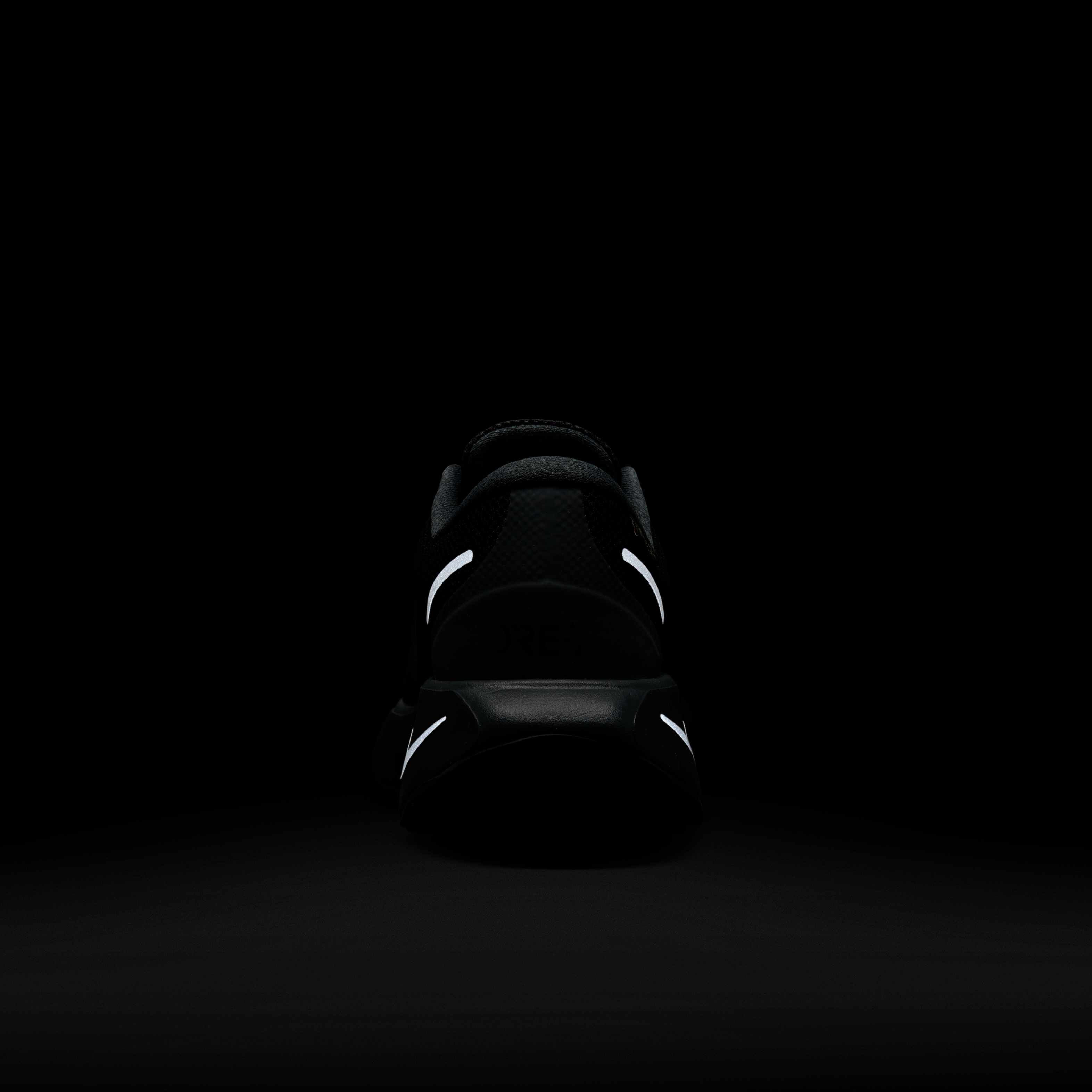 نايكي موتيفا جور-تكس image number 9