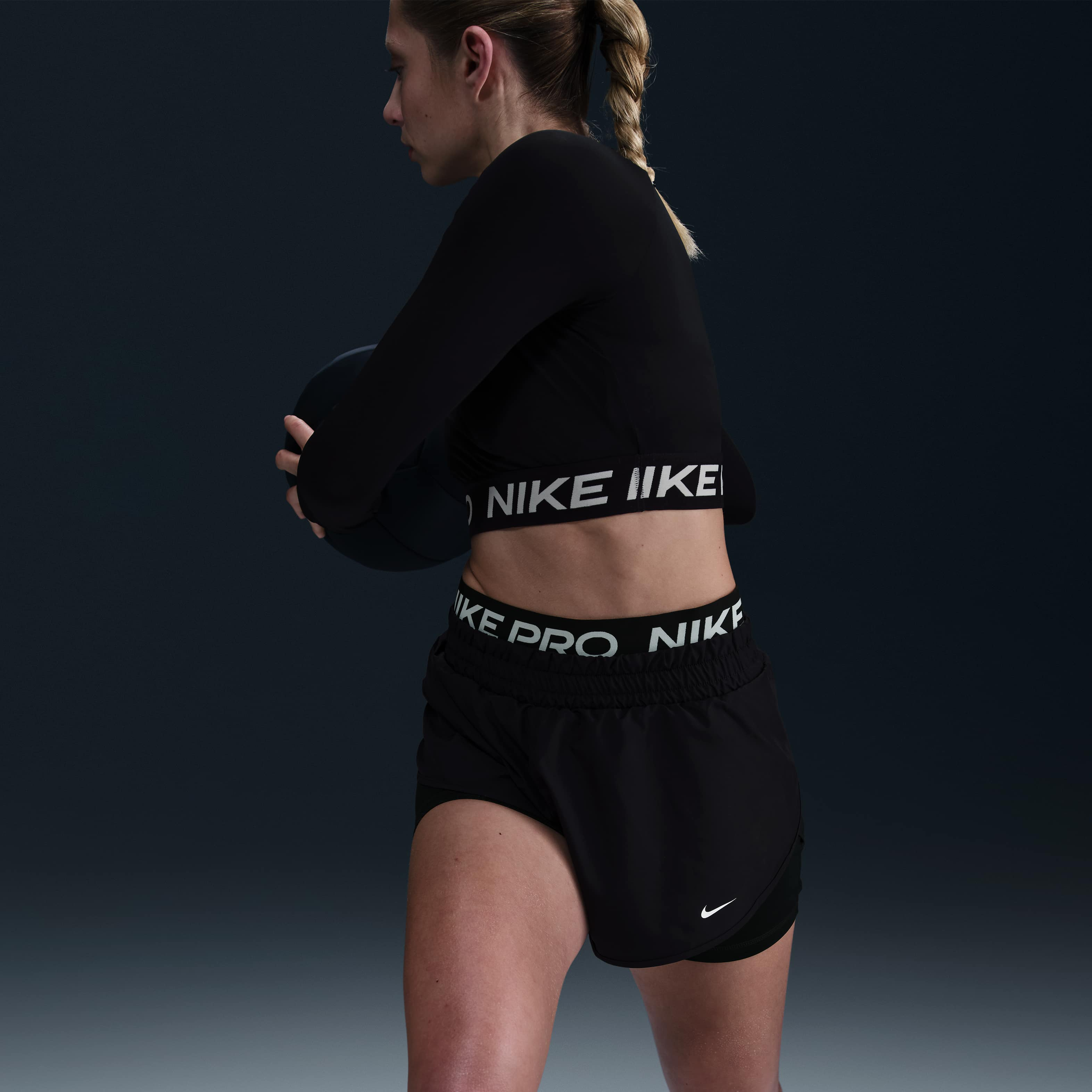 Nike Pro image number 4