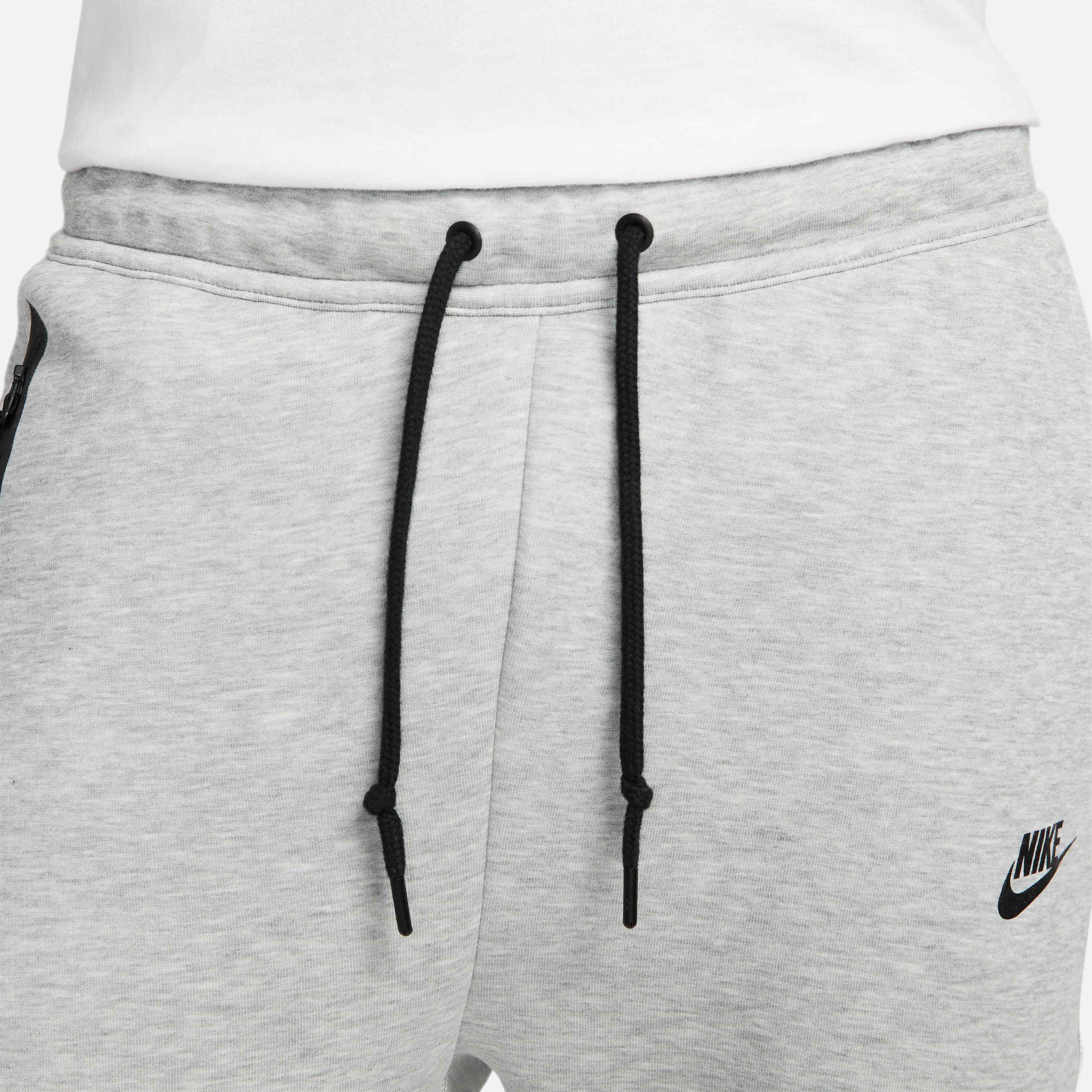 Nike Sportswear Tech Fleece image number 2