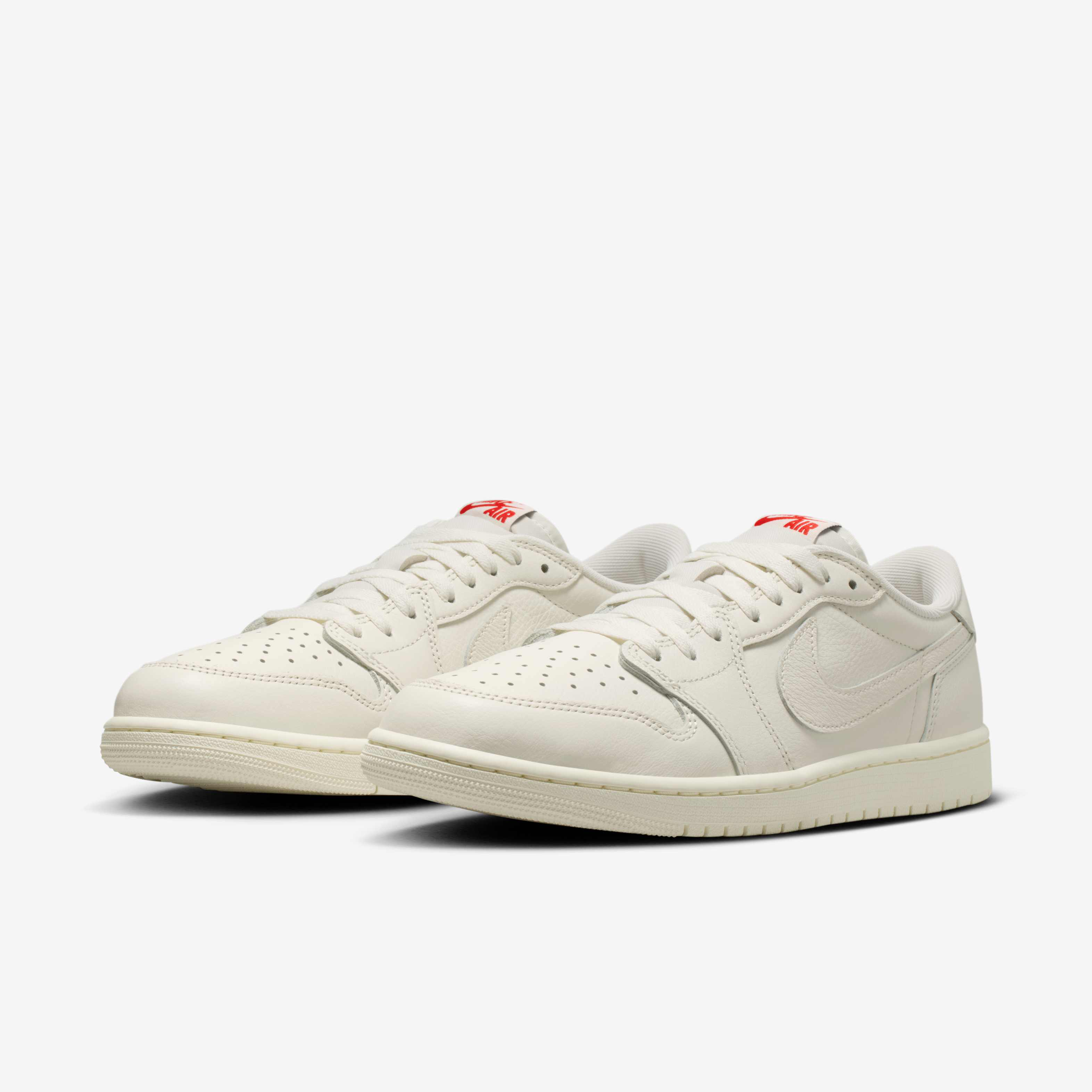 Air Jordan 1 Retro Low image number 16