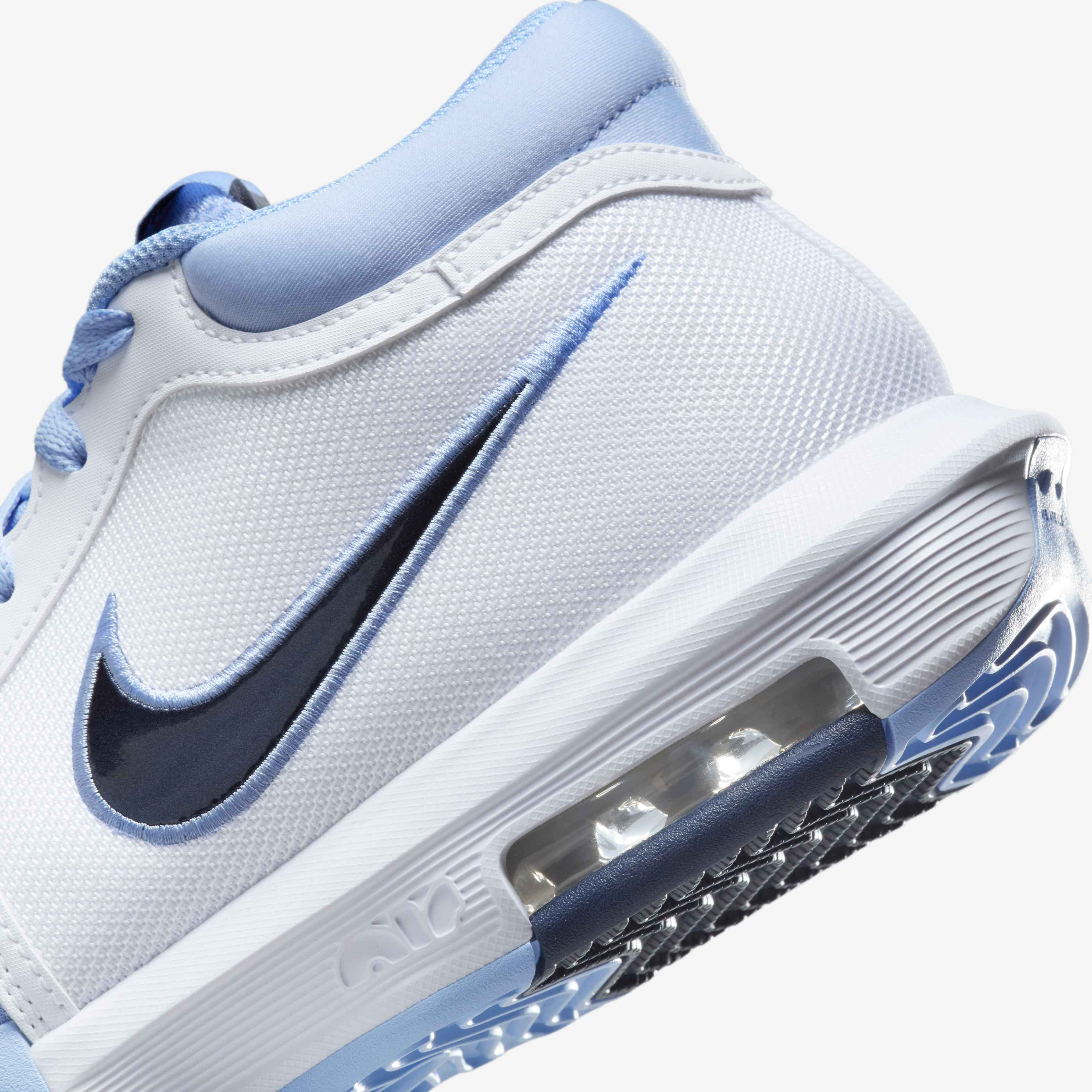 LeBron Witness VIII image number 7