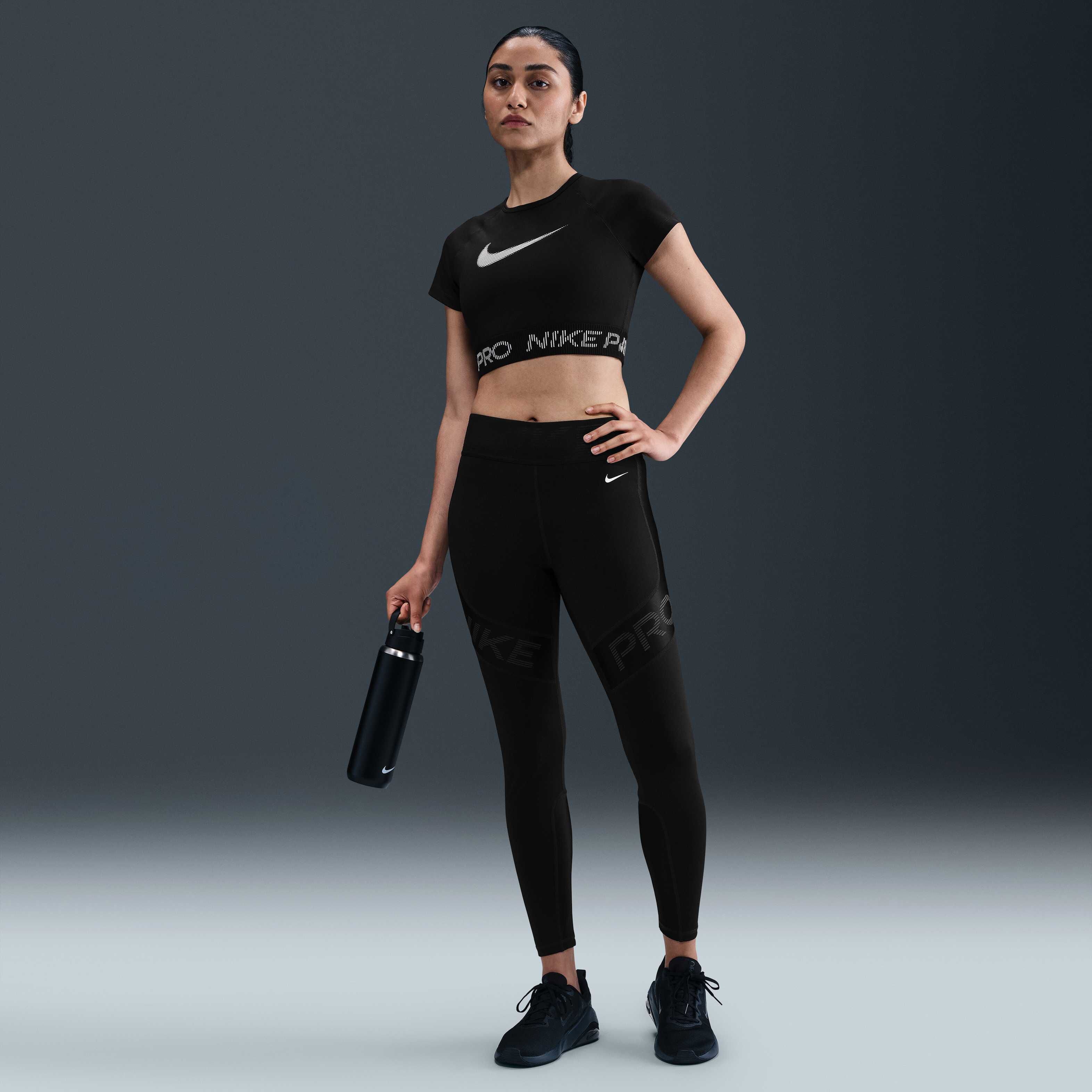 Nike Pro image number 3