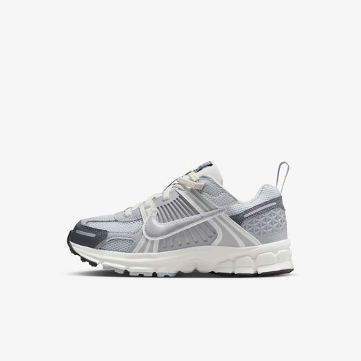 نايكي فوميرو 5