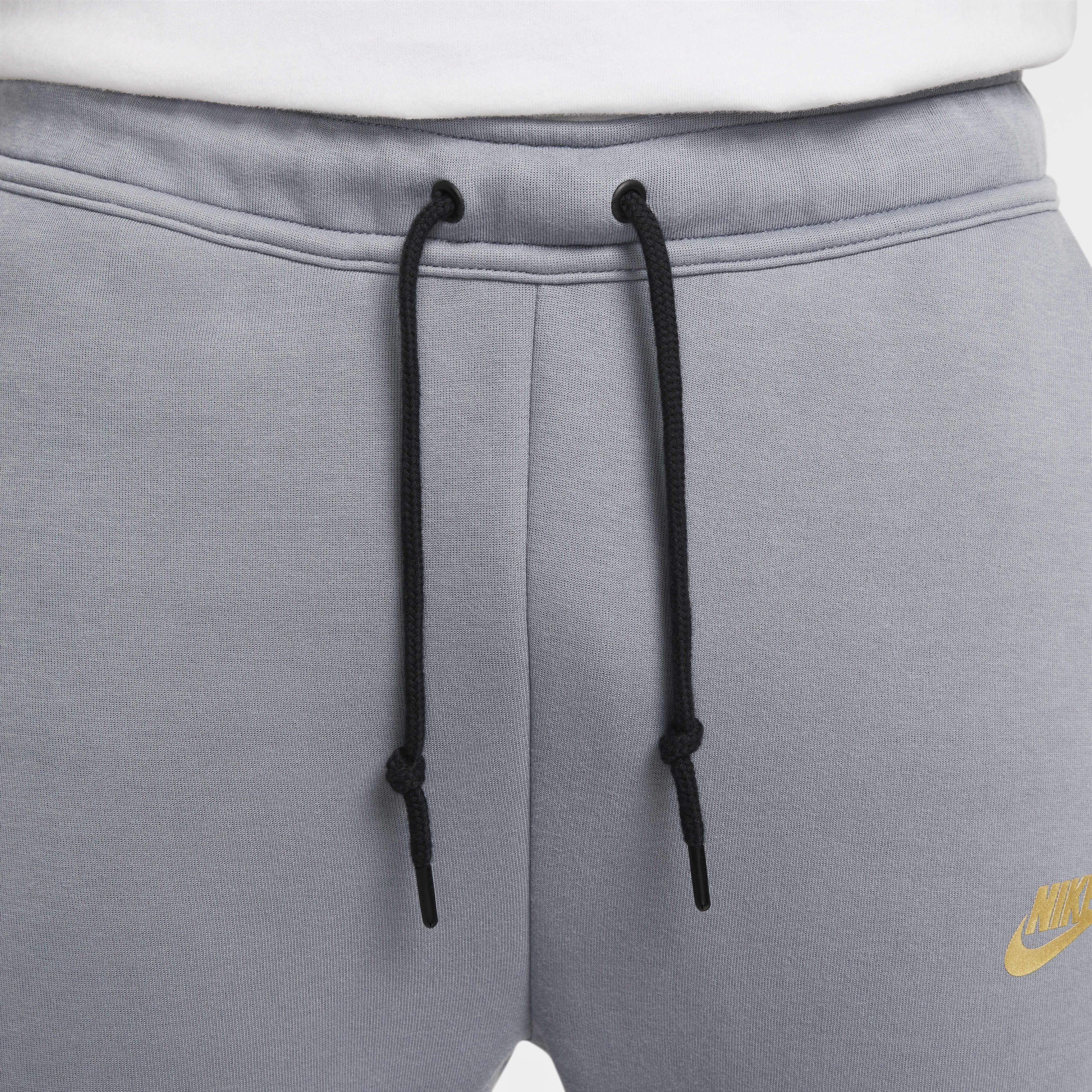 Nike Sportswear Tech Fleece image number 2