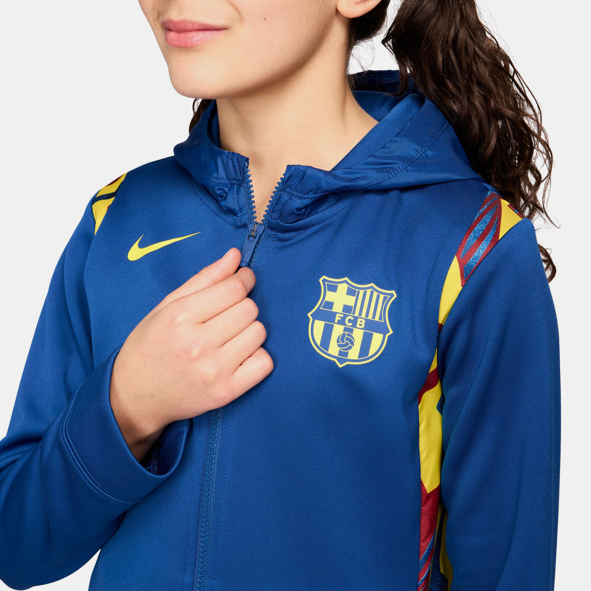 Buy F.C. Barcelona Older Kids' Nike Football Woven Tracksuit - Gym