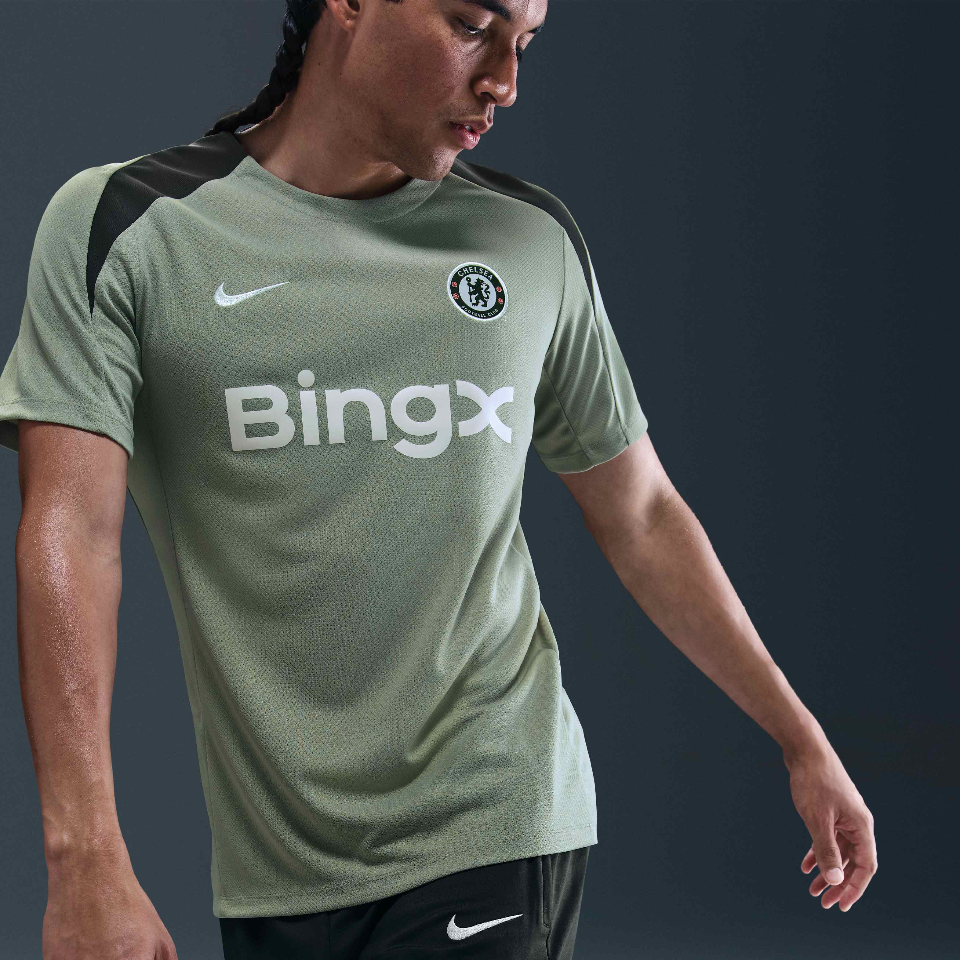 Buy Chelsea F.C. Strike Men's Nike Dri-FIT Football Short-Sleeve