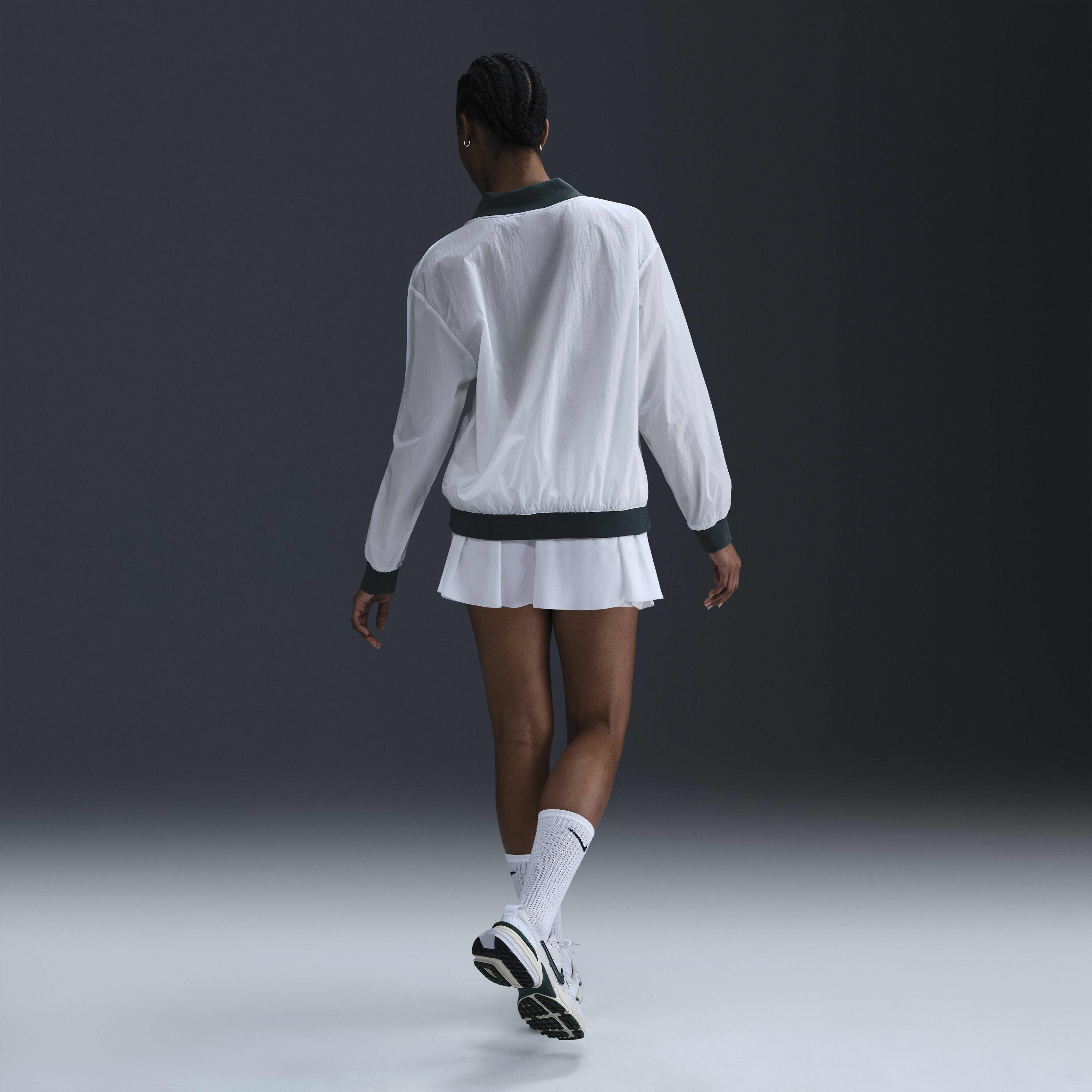 Nike Sportswear Essential image number 4