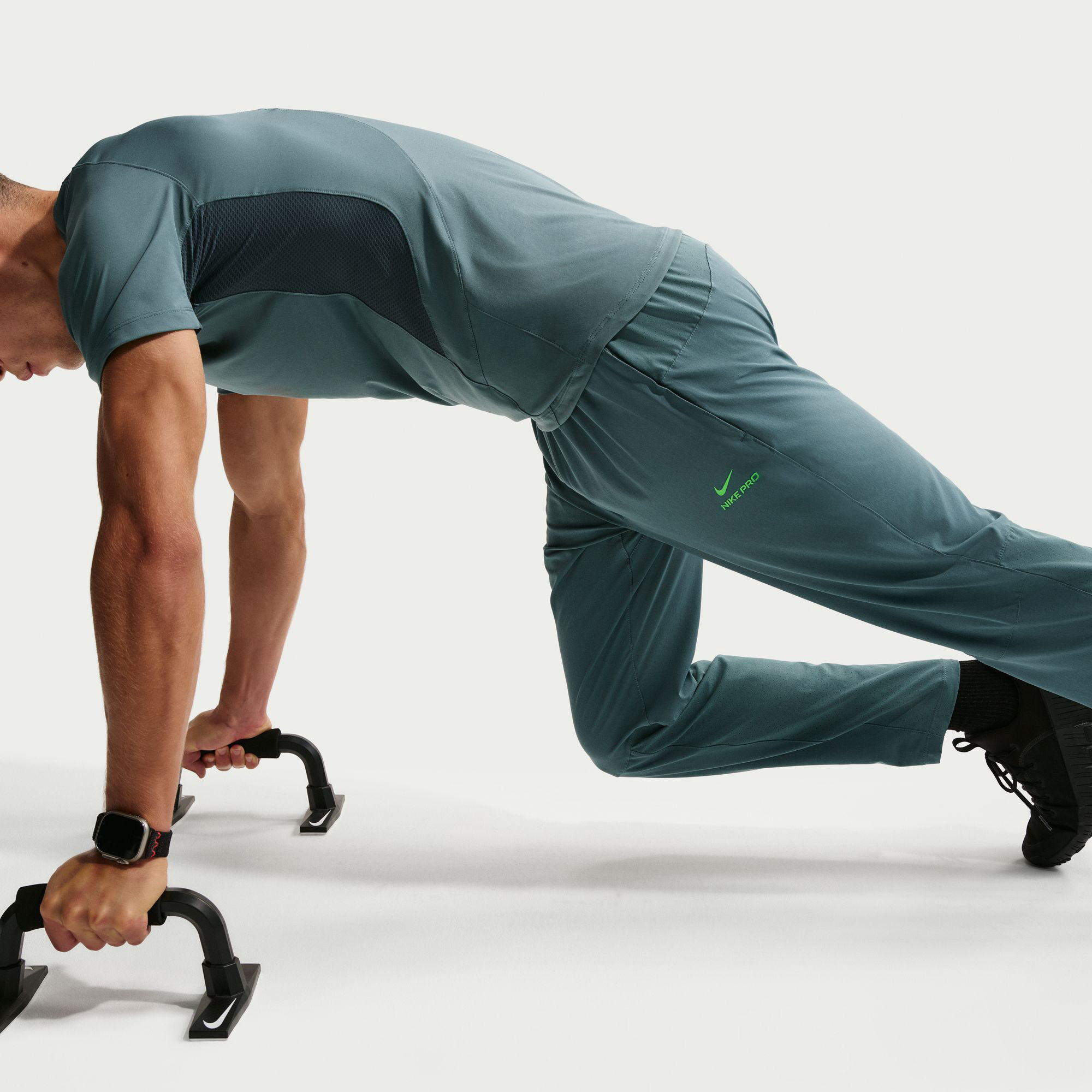 Nike Pro Training image number 4