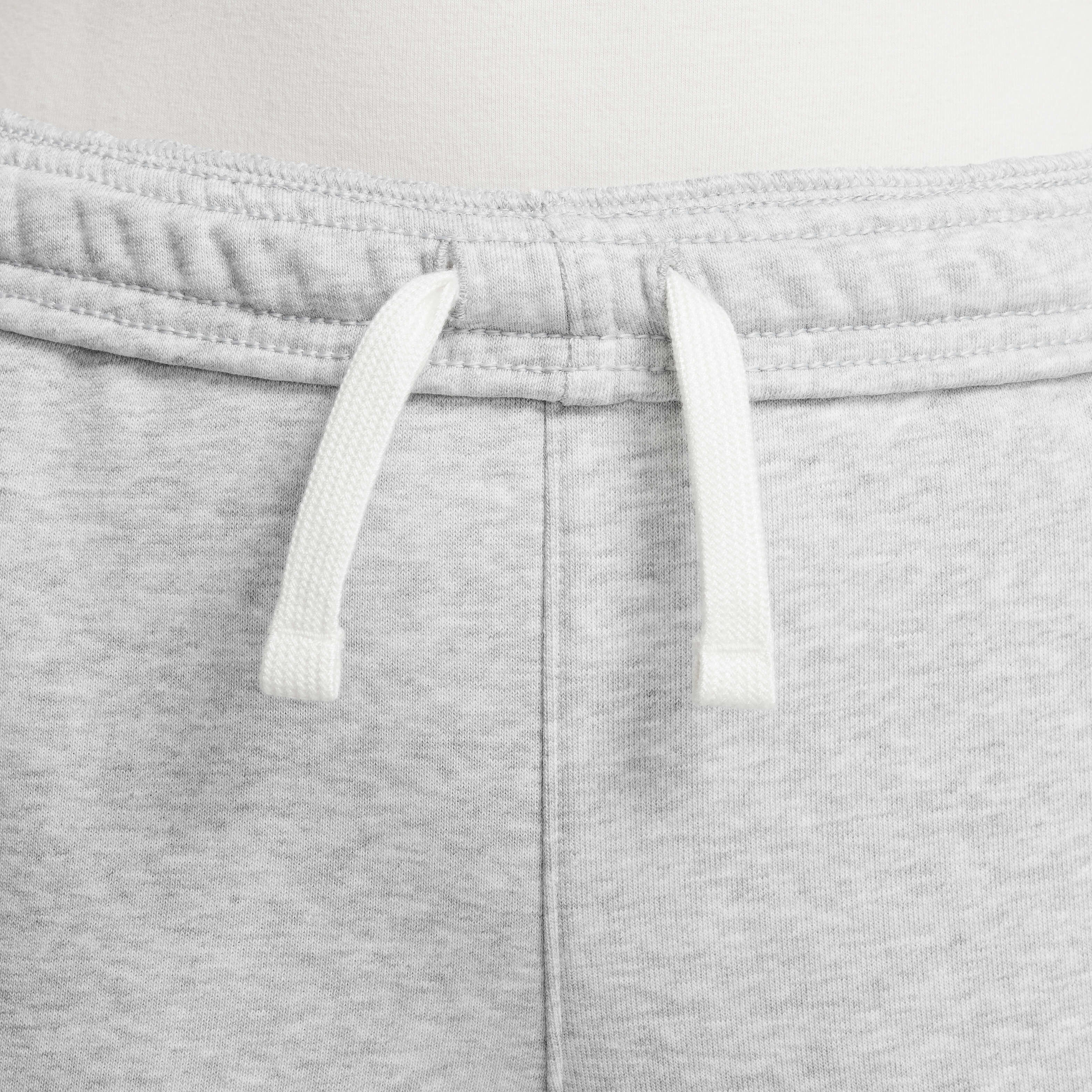 Nike Standard Issue image number 2