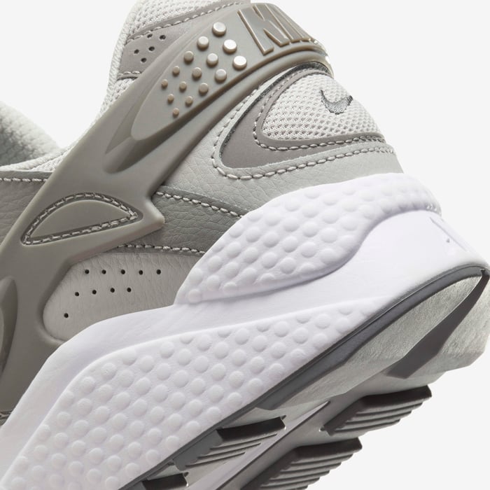 Nike Air Huarache Runner image number 8 Nike Air Huarache Runner image number 8