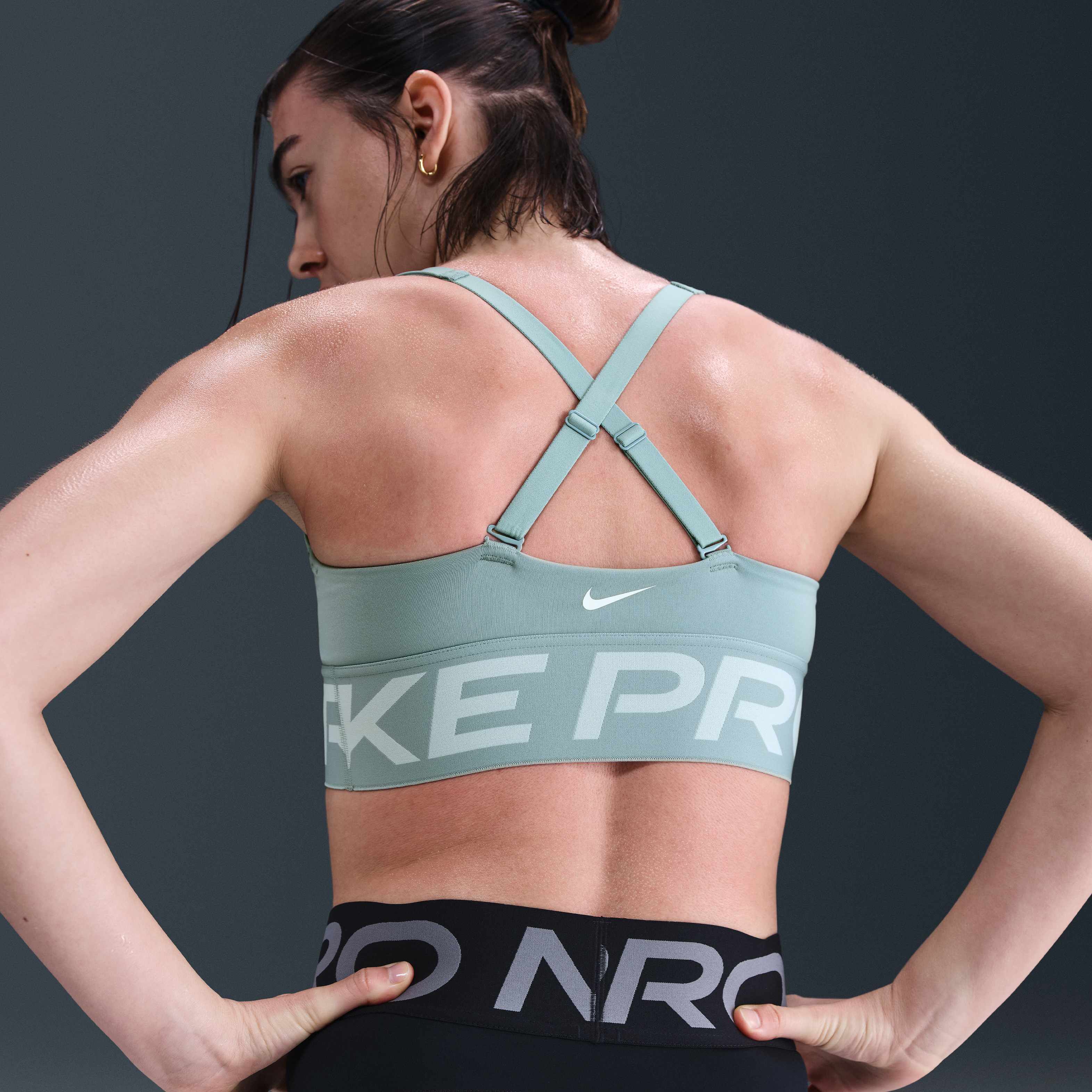 Nike Pro Indy Plunge image number 5