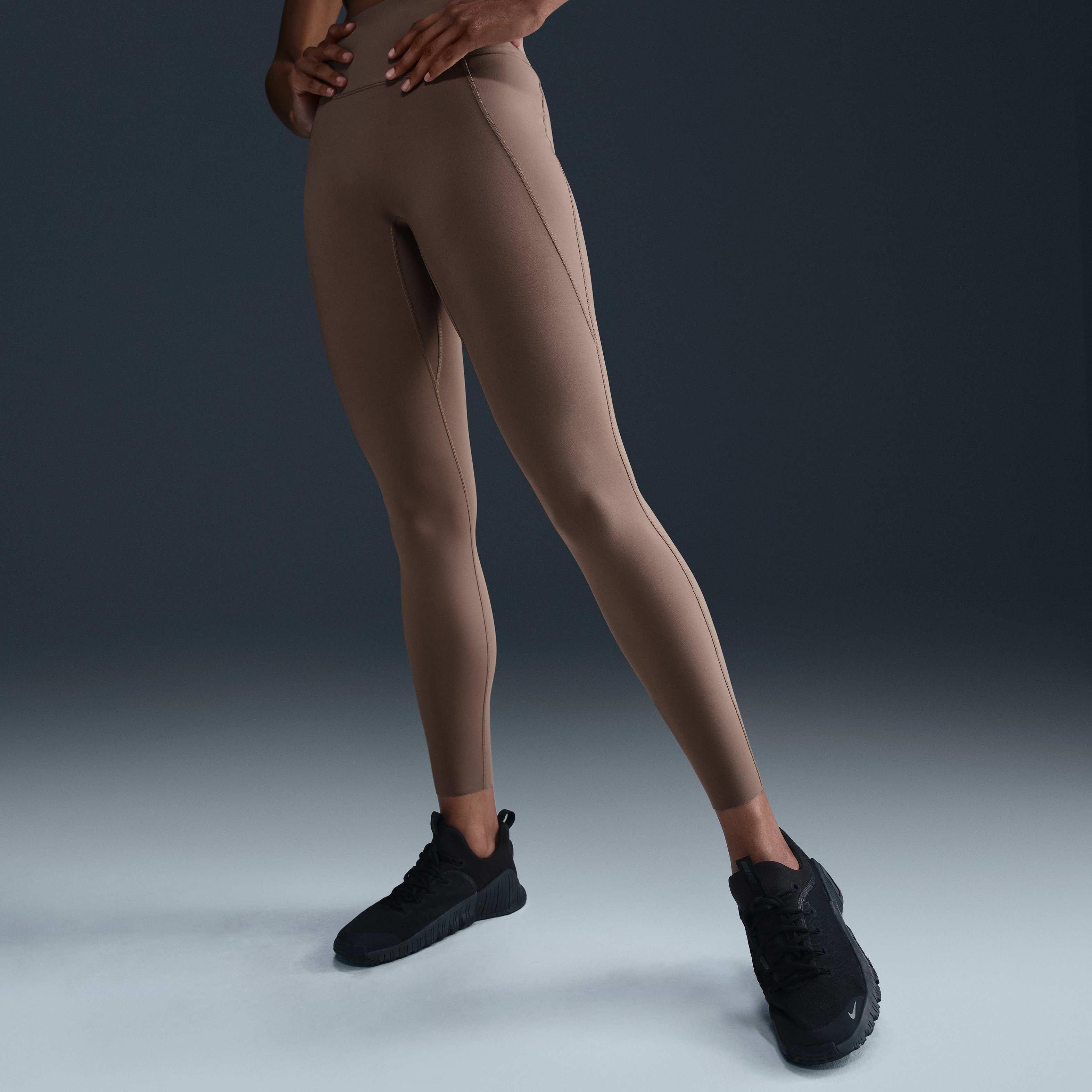 نايكي يونيفيرسا image number 5