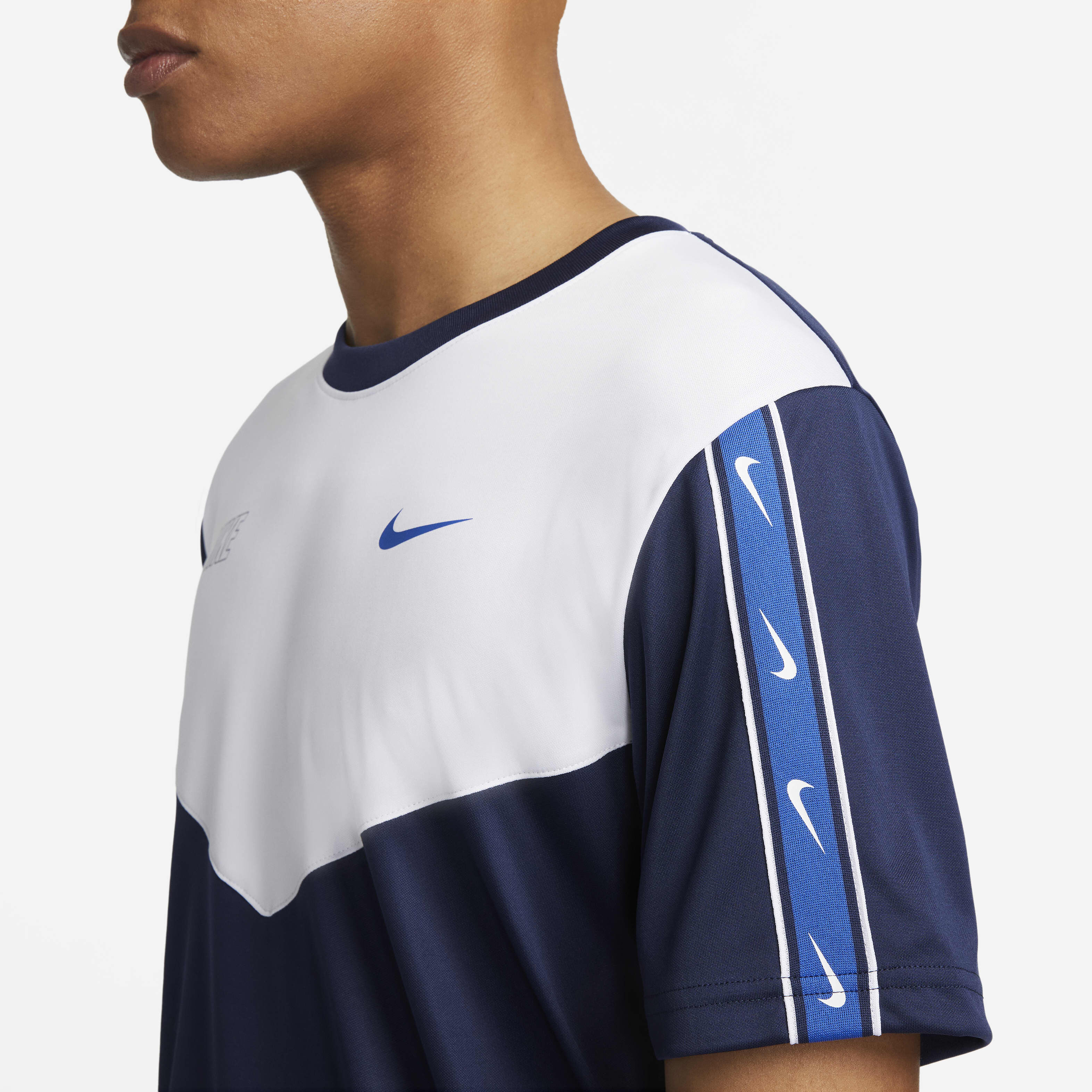 Nike Sportswear Repeat image number 3
