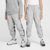 Nike Sportswear Amplify