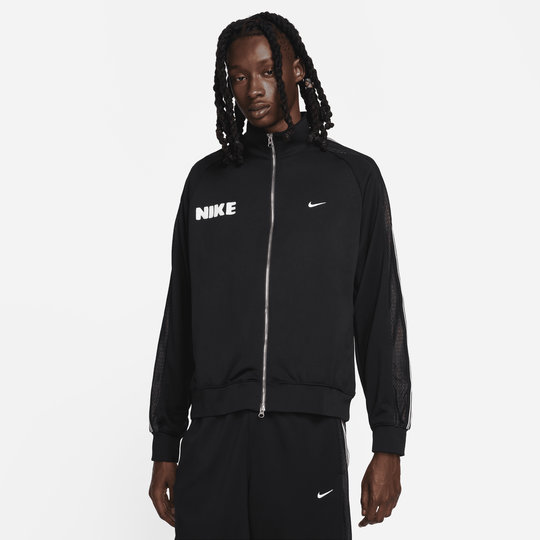 Nike lightweight jacket deals