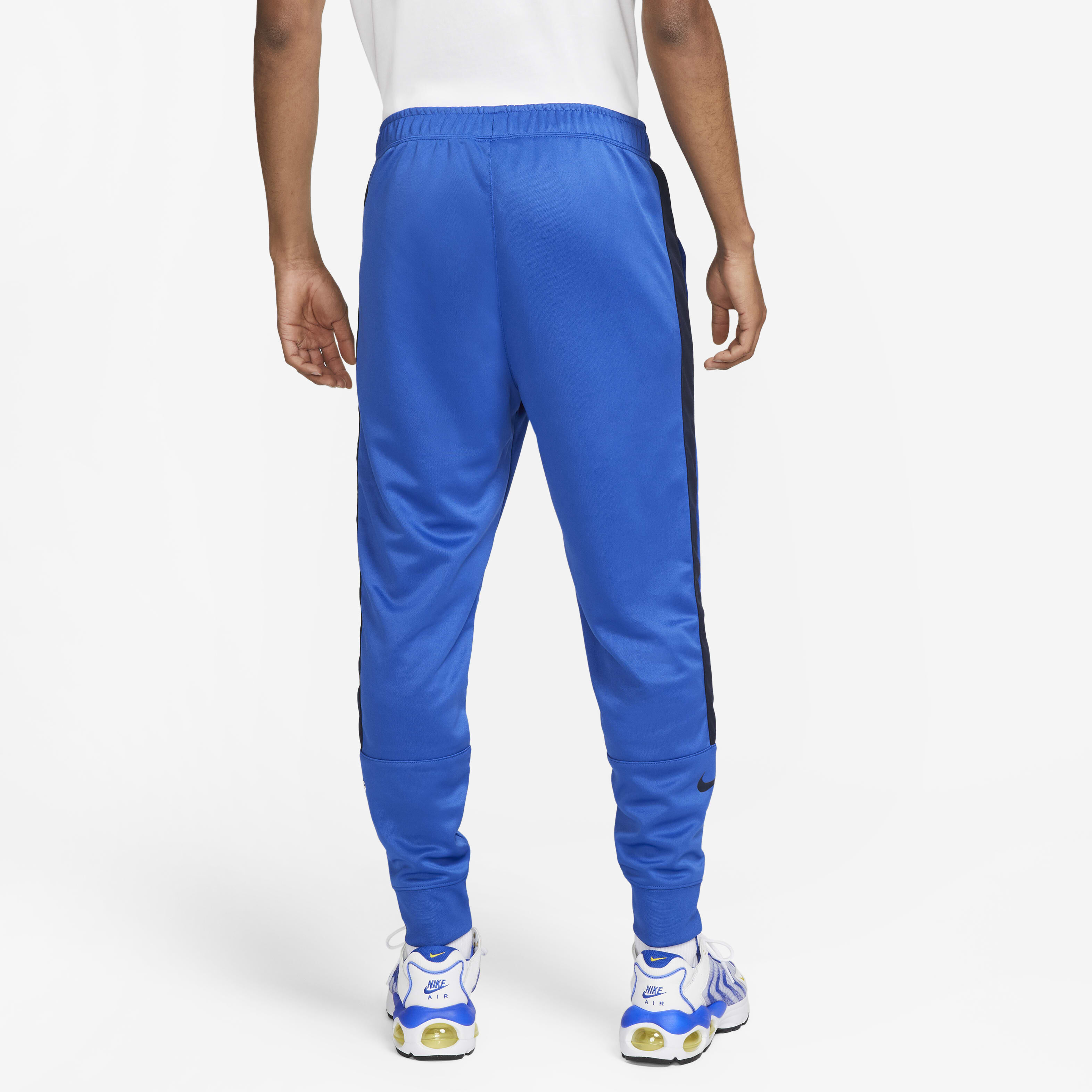 Nike joggers for men shop